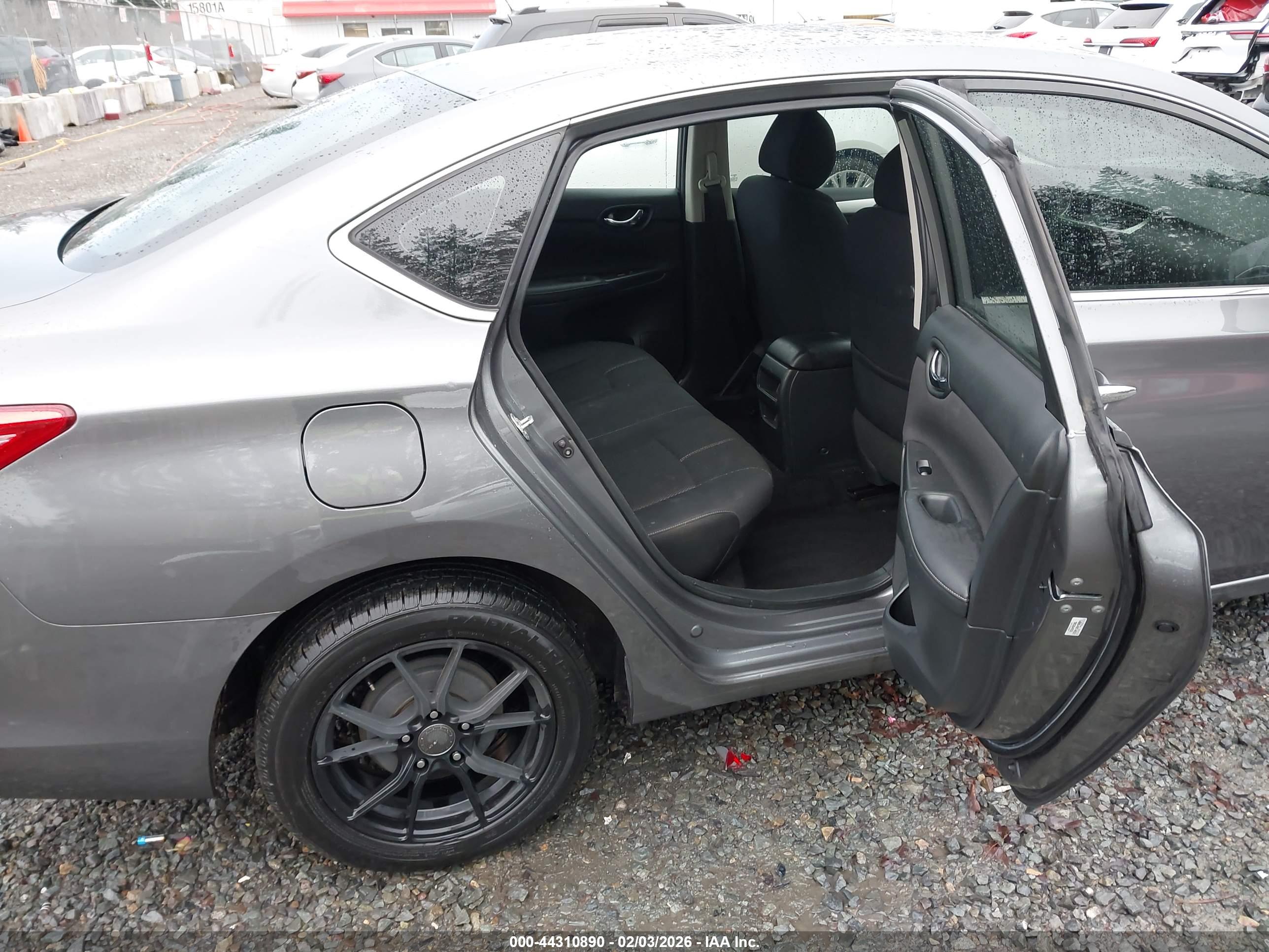 NISSAN SENTRA image 8