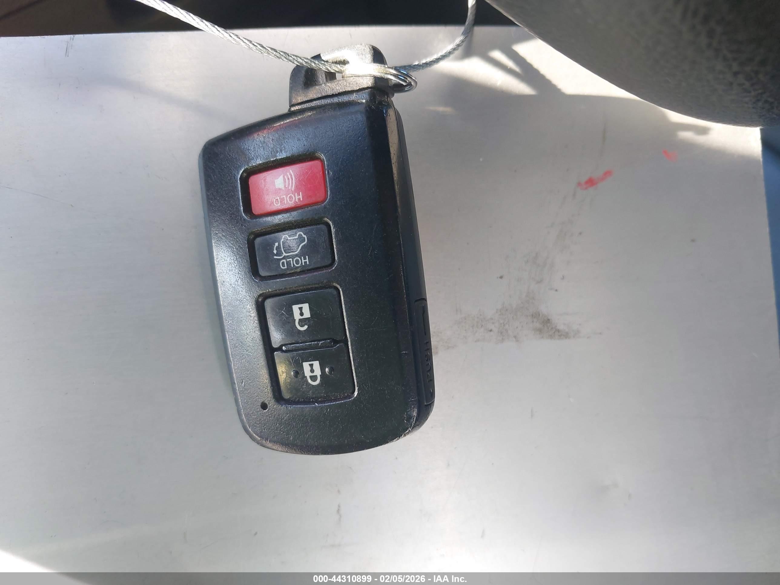 TOYOTA RAV4 image 11