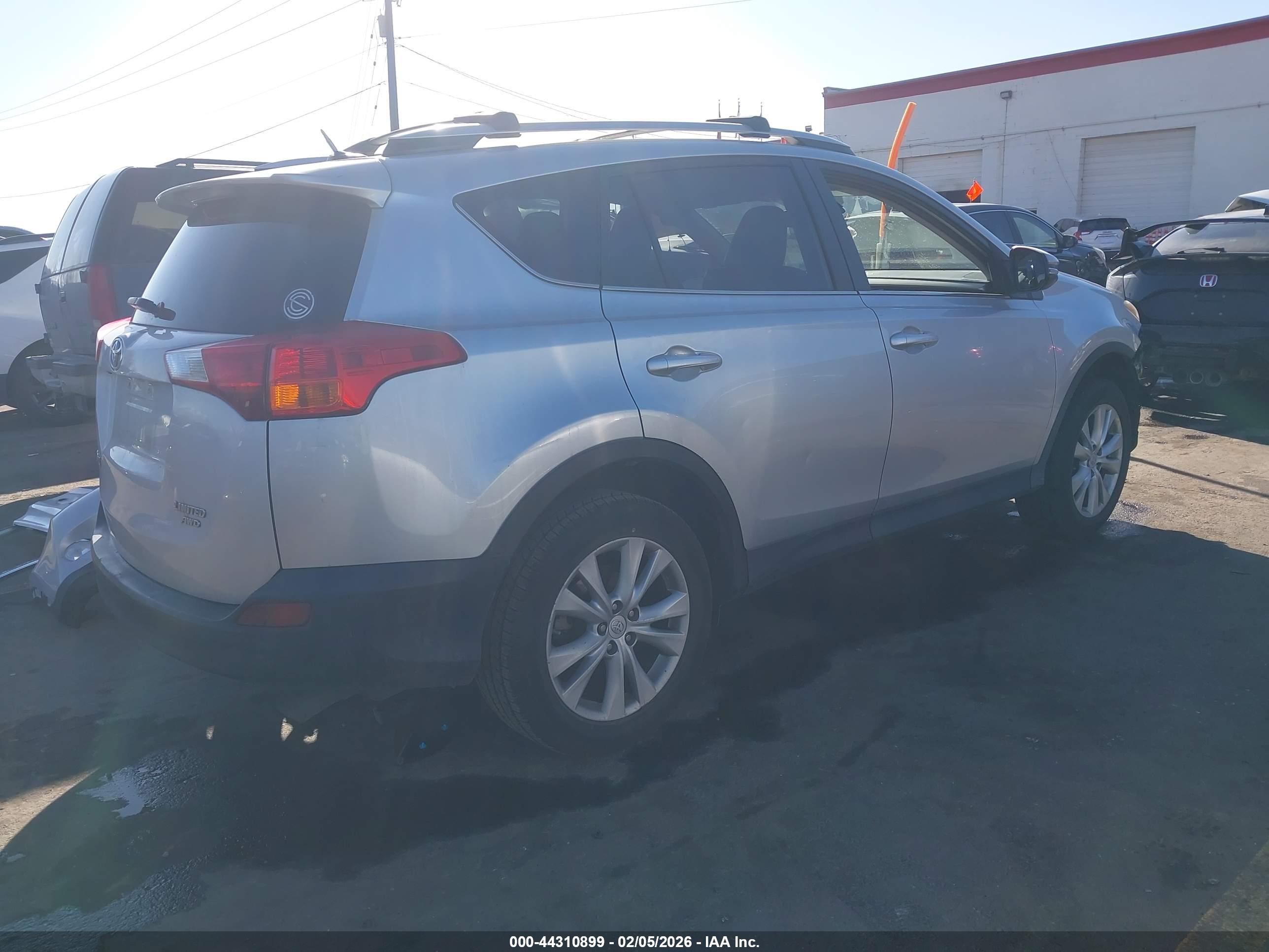 TOYOTA RAV4 image 4
