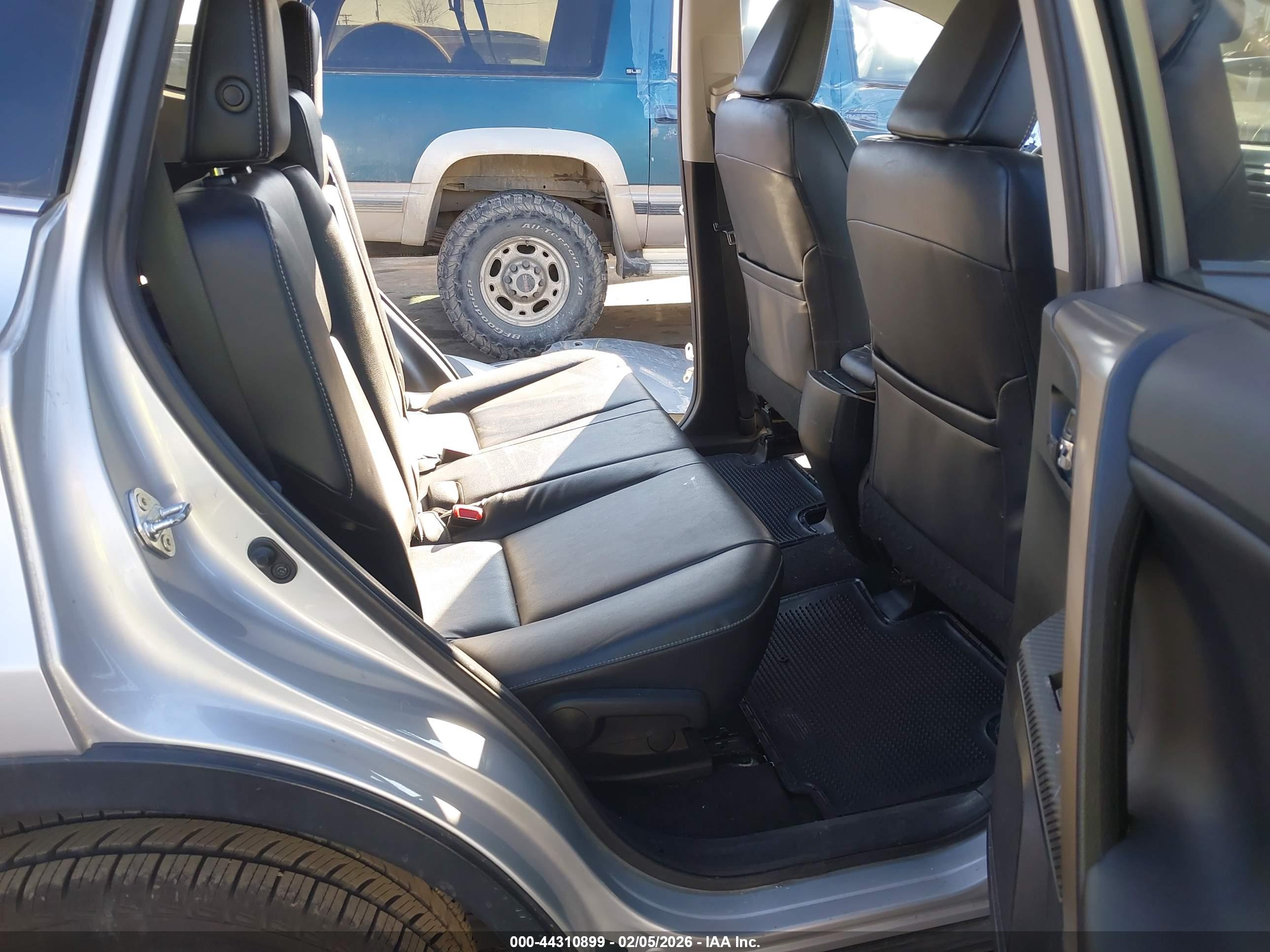 TOYOTA RAV4 image 8