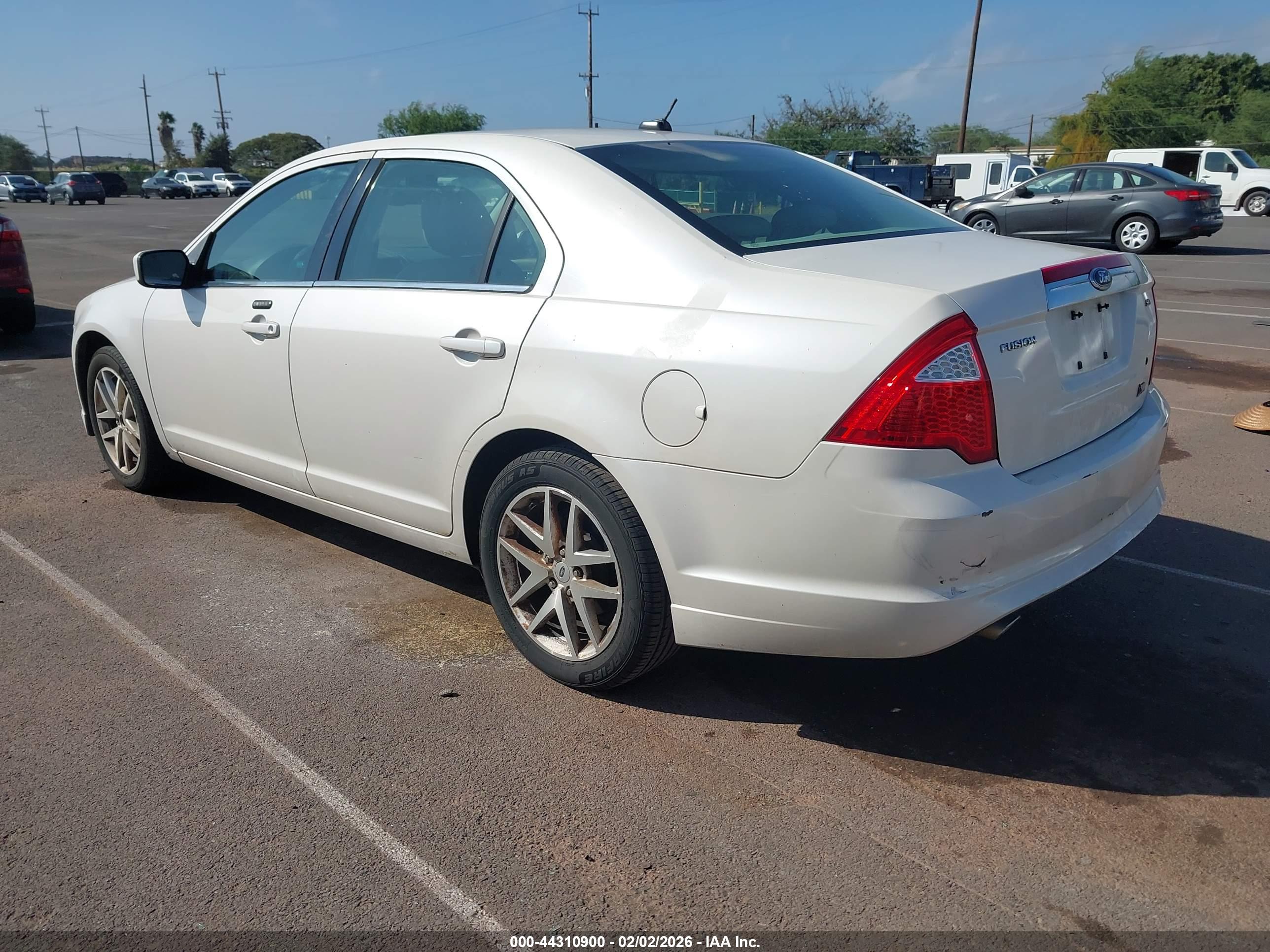 FORD FUSION image 3