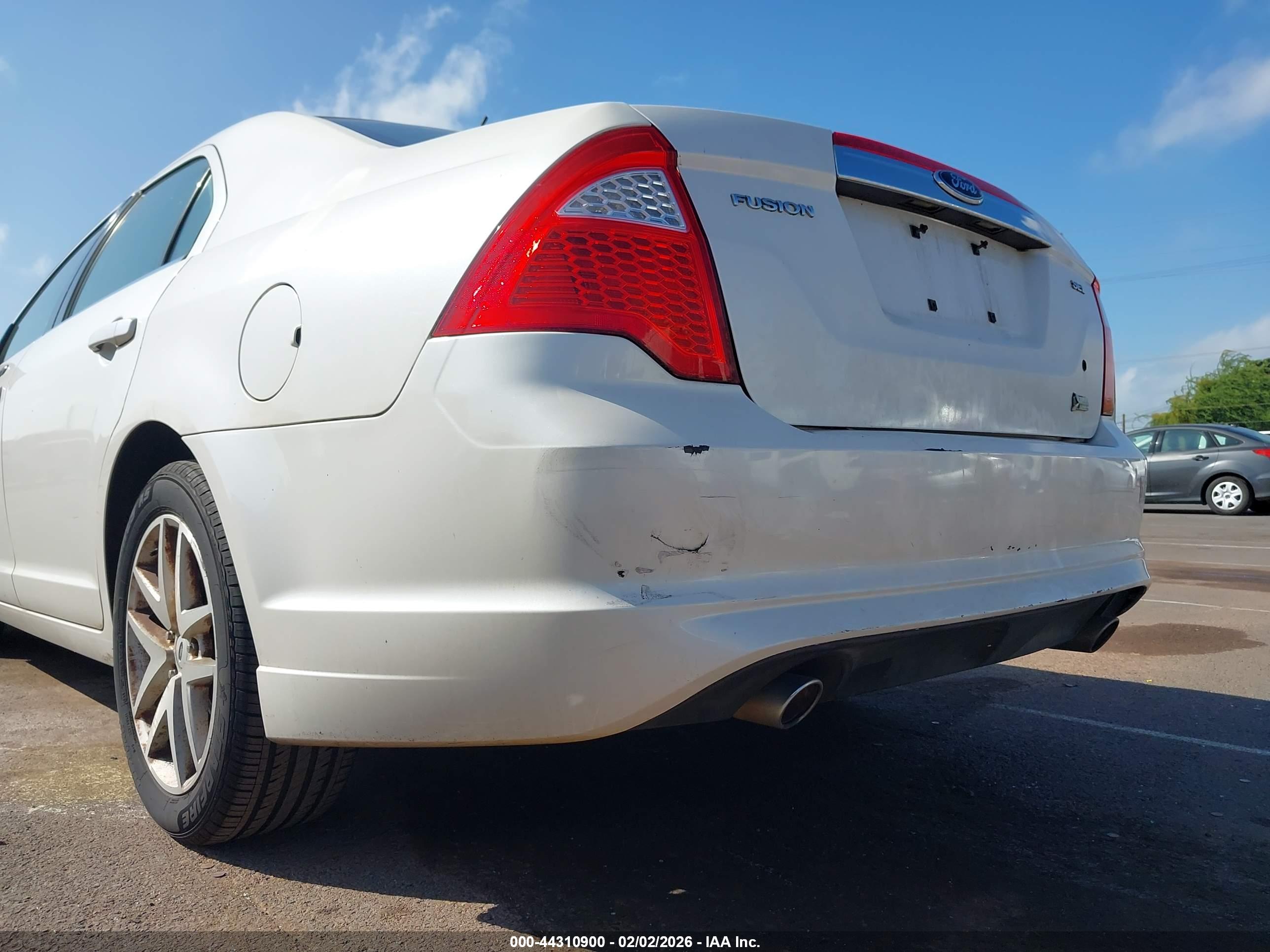 FORD FUSION image 6