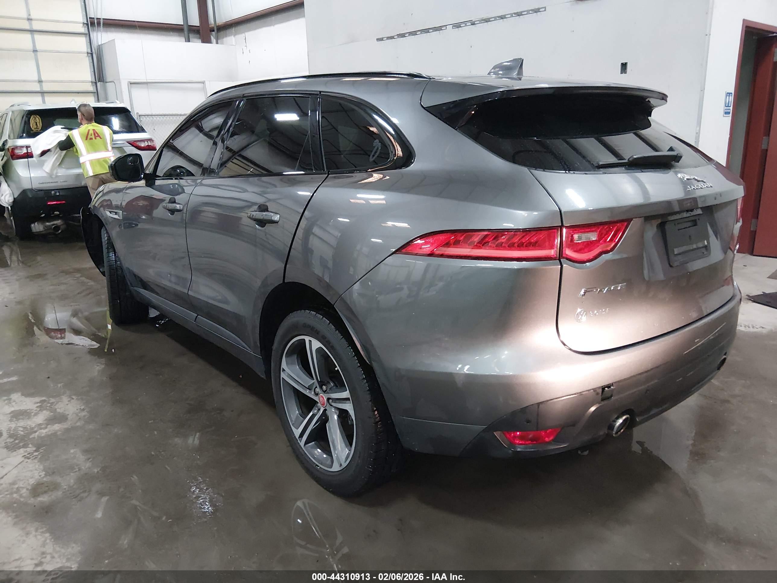 JAGUAR F-PACE image 3
