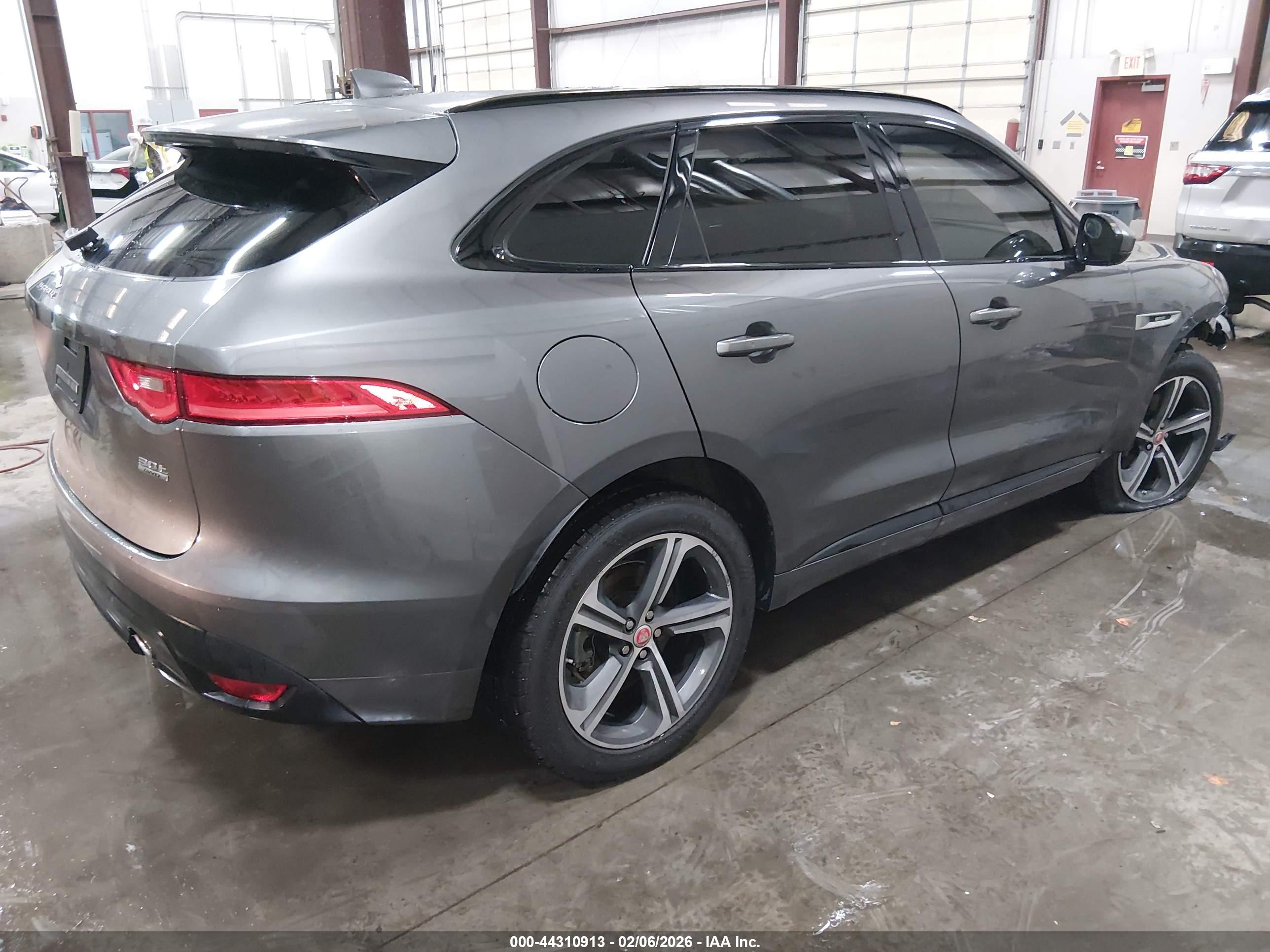 JAGUAR F-PACE image 4