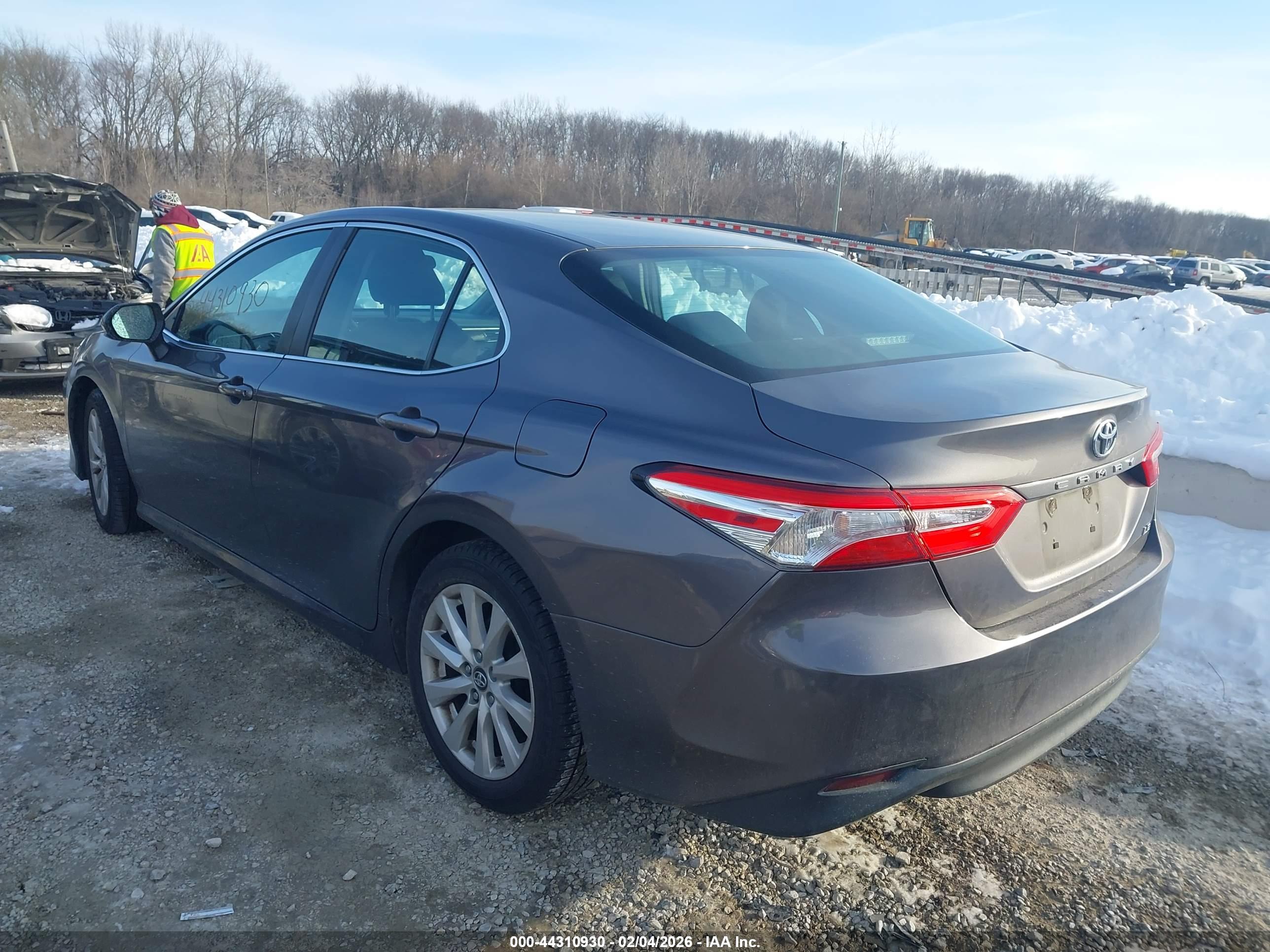 TOYOTA CAMRY image 3