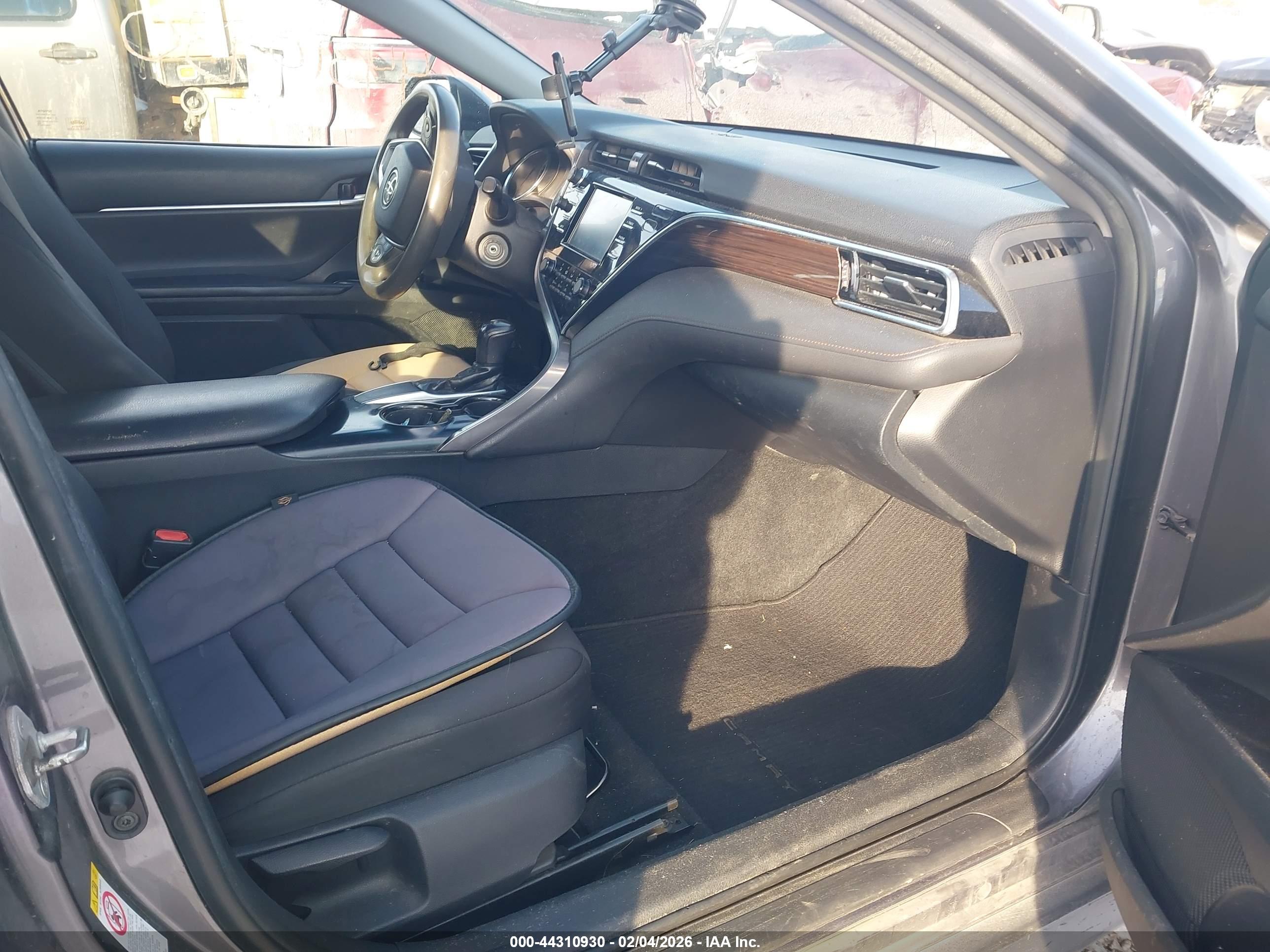 TOYOTA CAMRY image 5