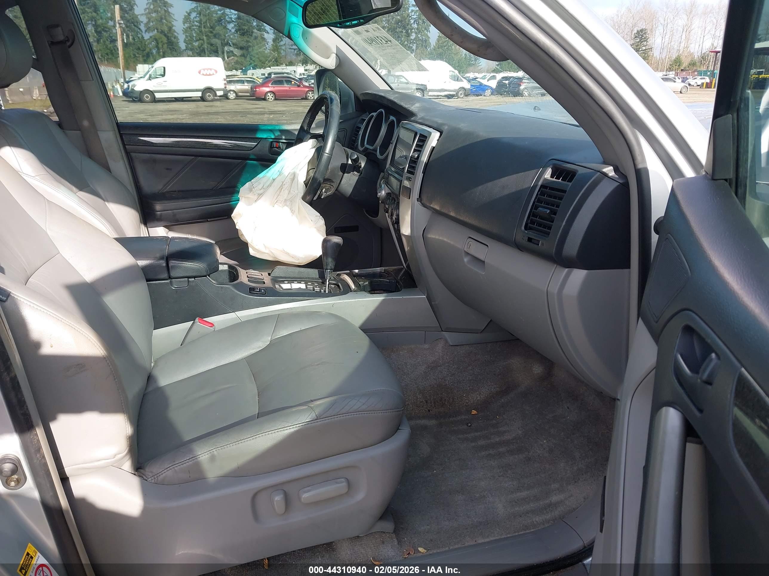 TOYOTA 4RUNNER image 5