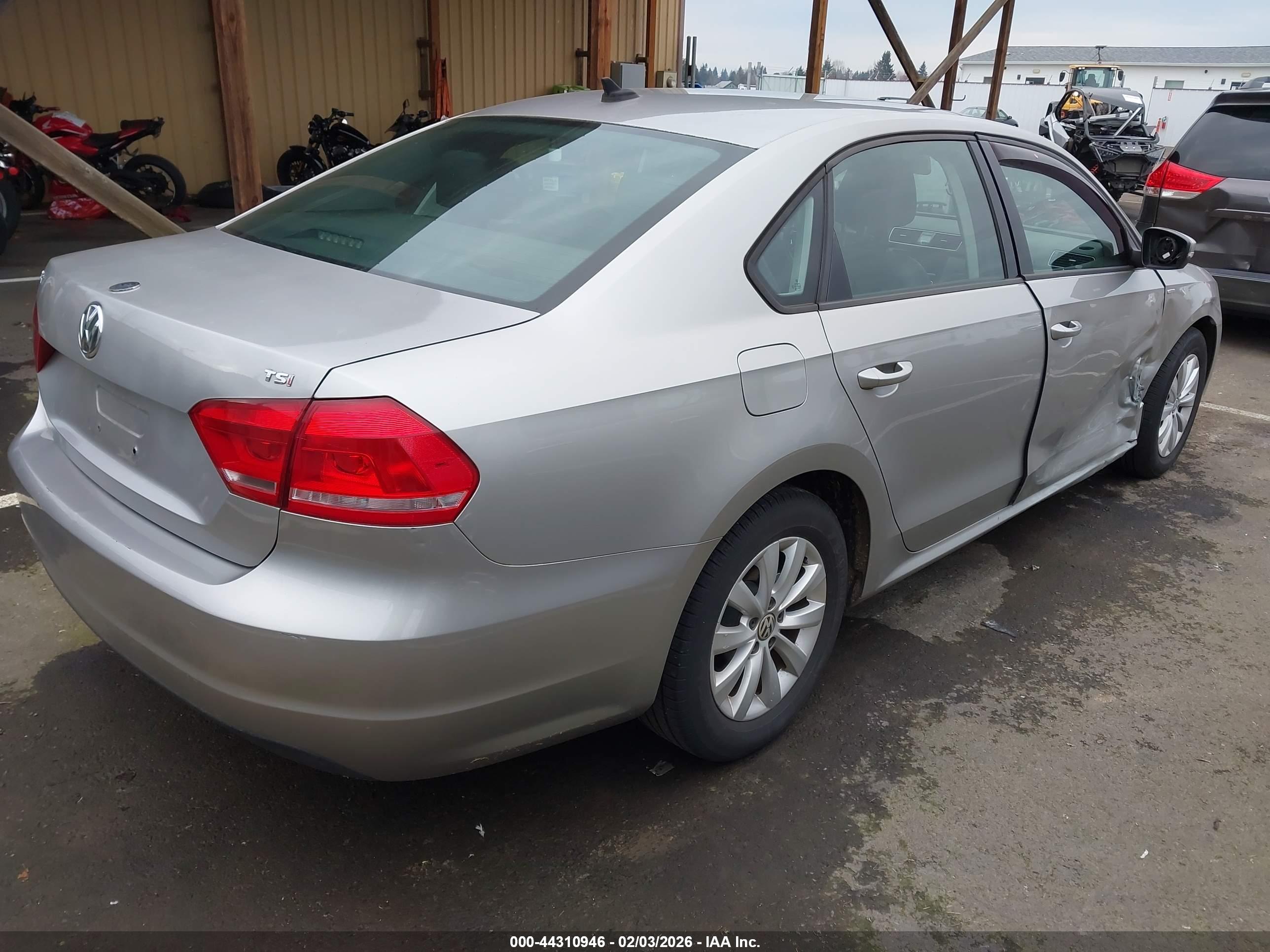 VOLKSWAGEN PASSAT image 4
