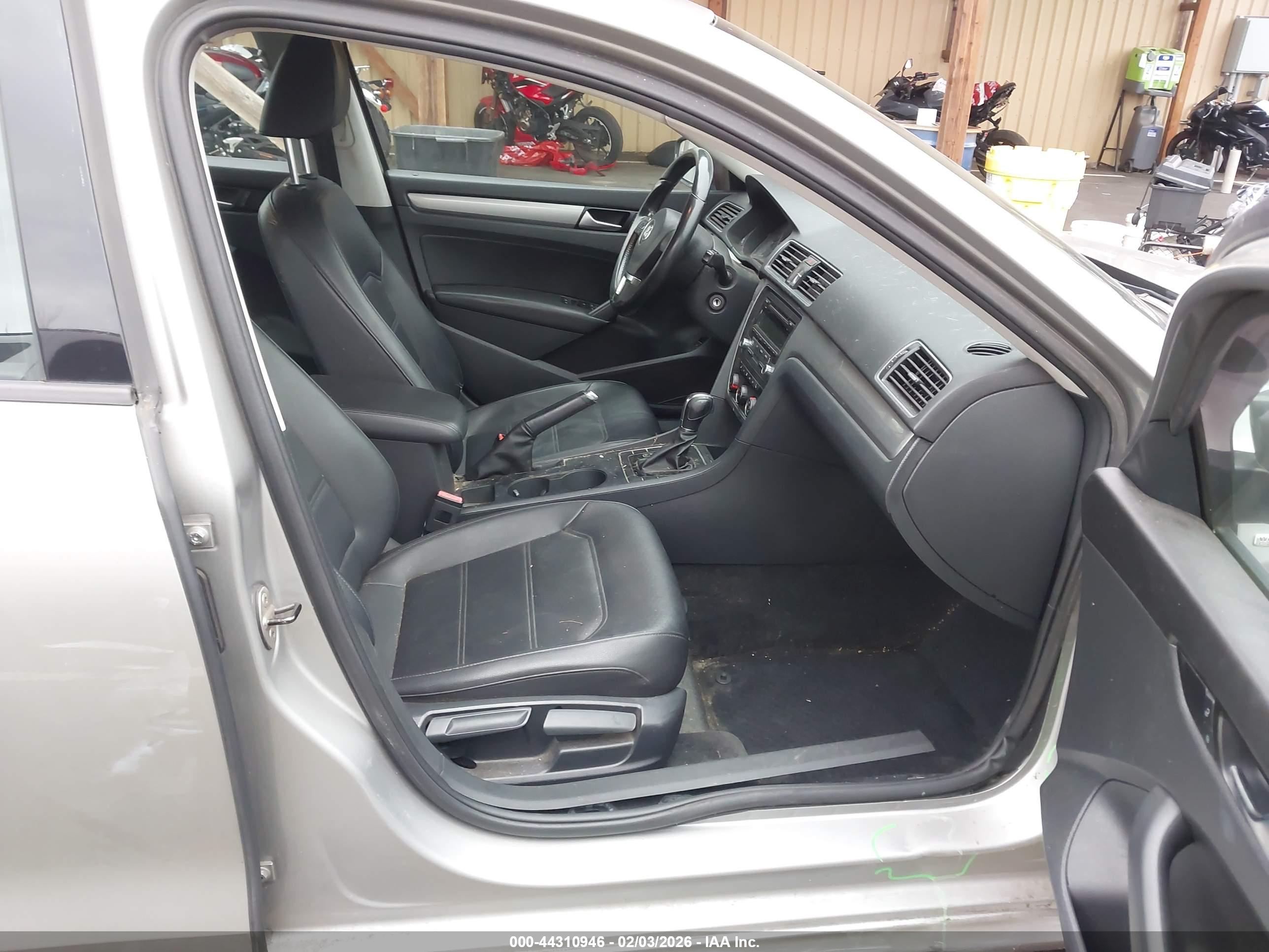 VOLKSWAGEN PASSAT image 5