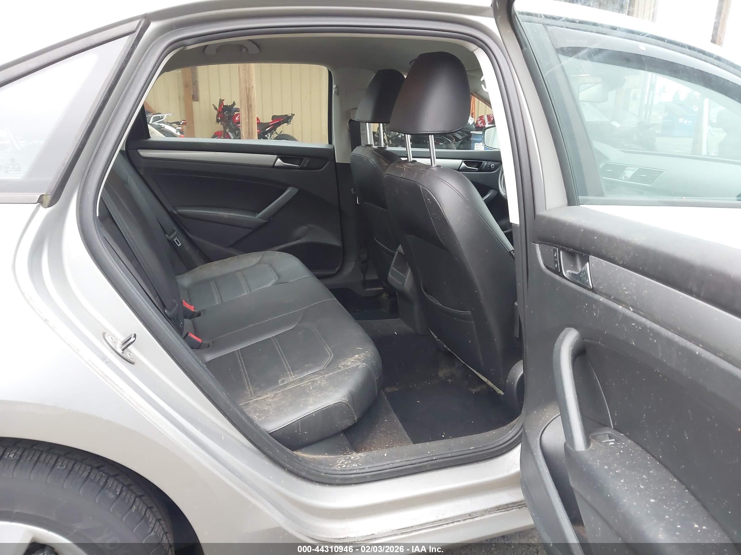 VOLKSWAGEN PASSAT image 8