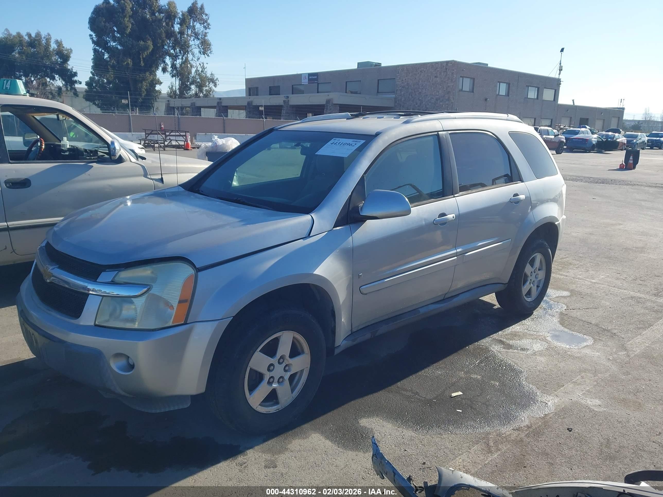 CHEVROLET EQUINOX image 2