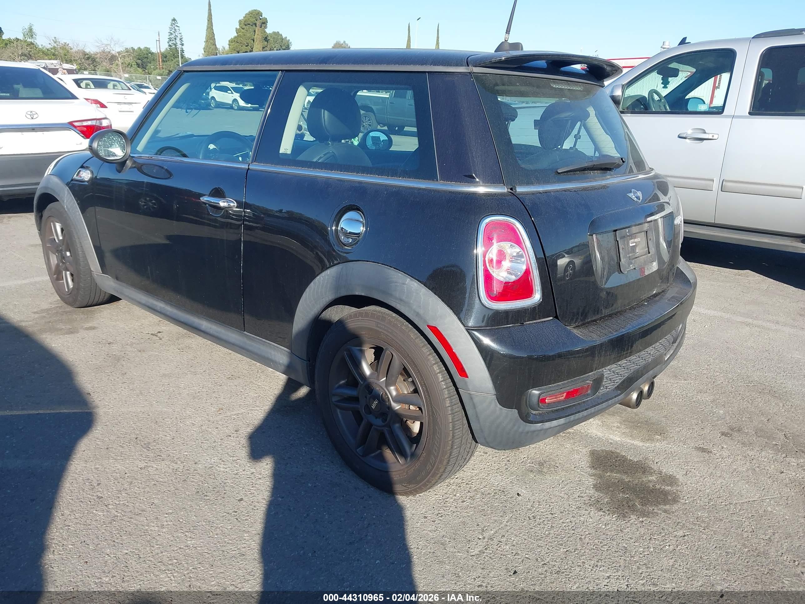 MINI COOPER image 3