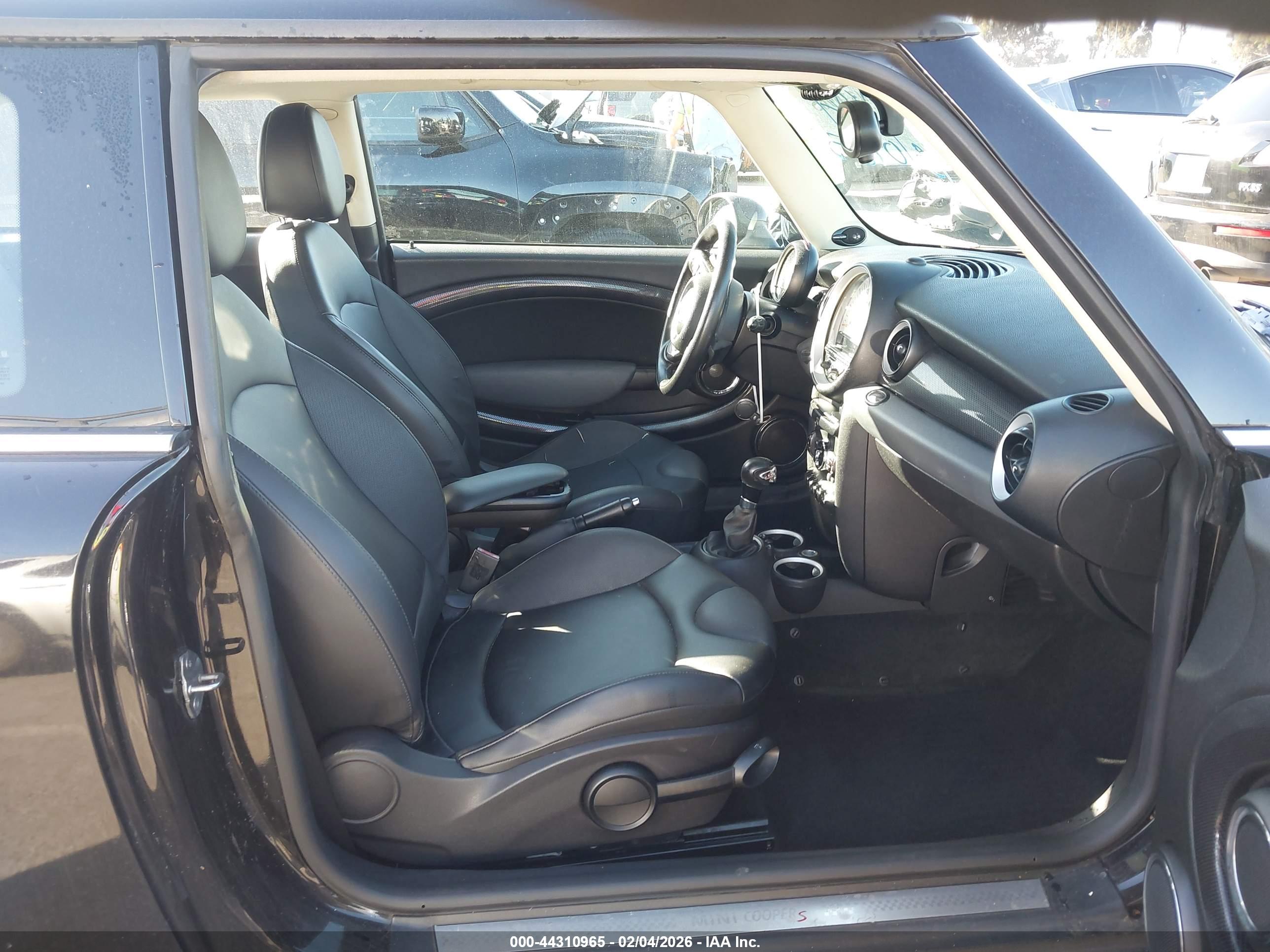 MINI COOPER image 5