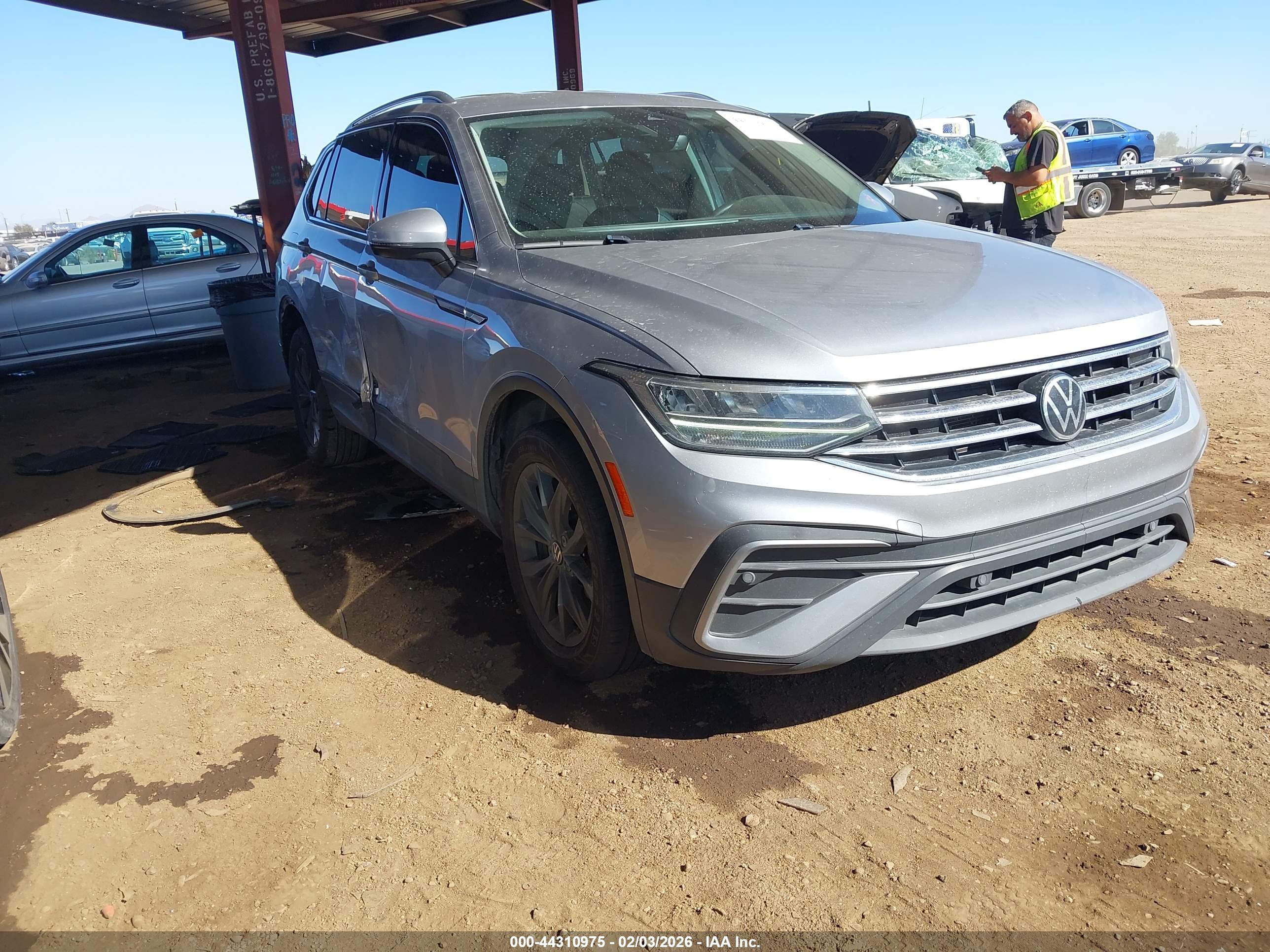 VOLKSWAGEN TIGUAN image 6