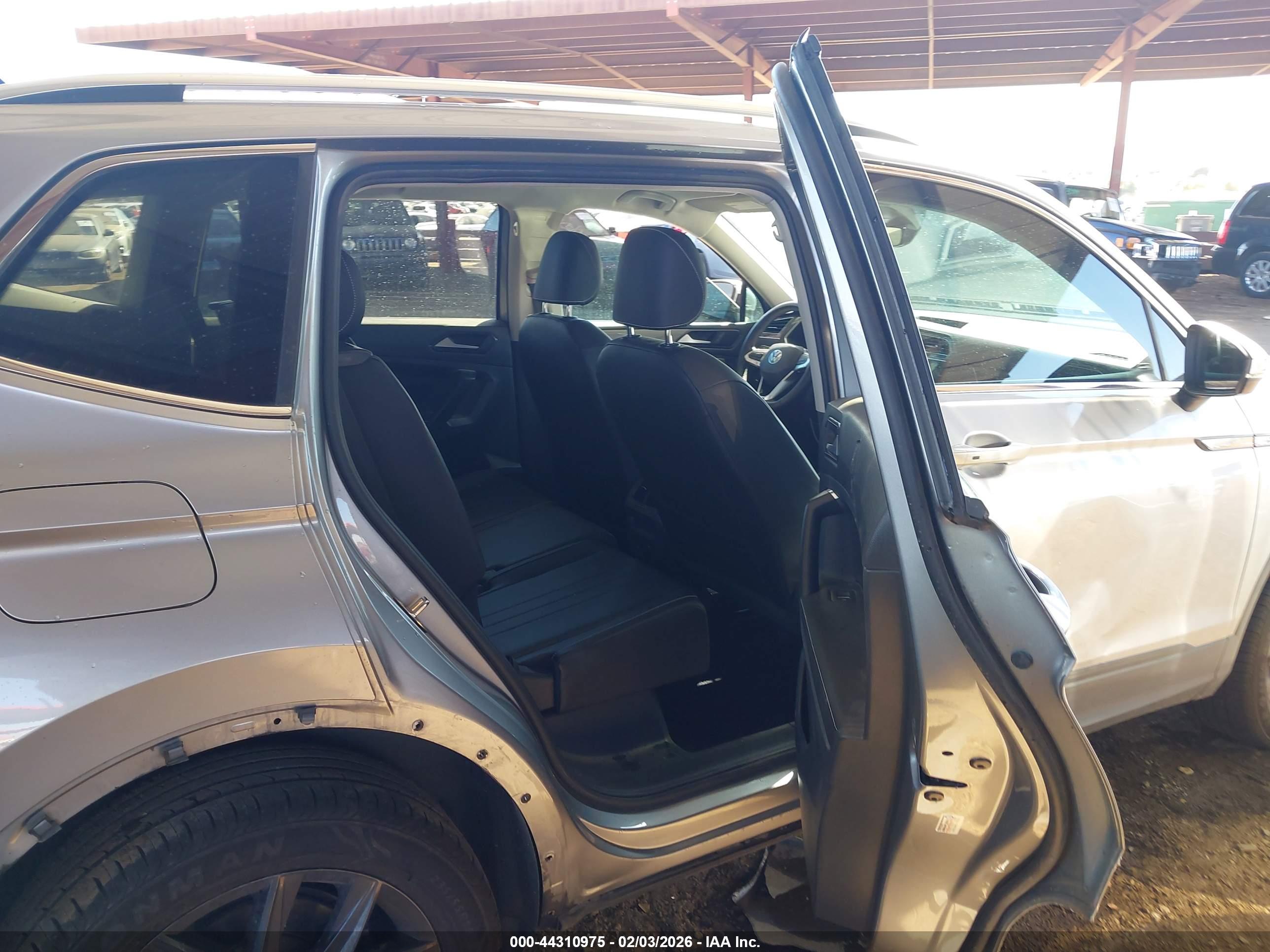 VOLKSWAGEN TIGUAN image 8