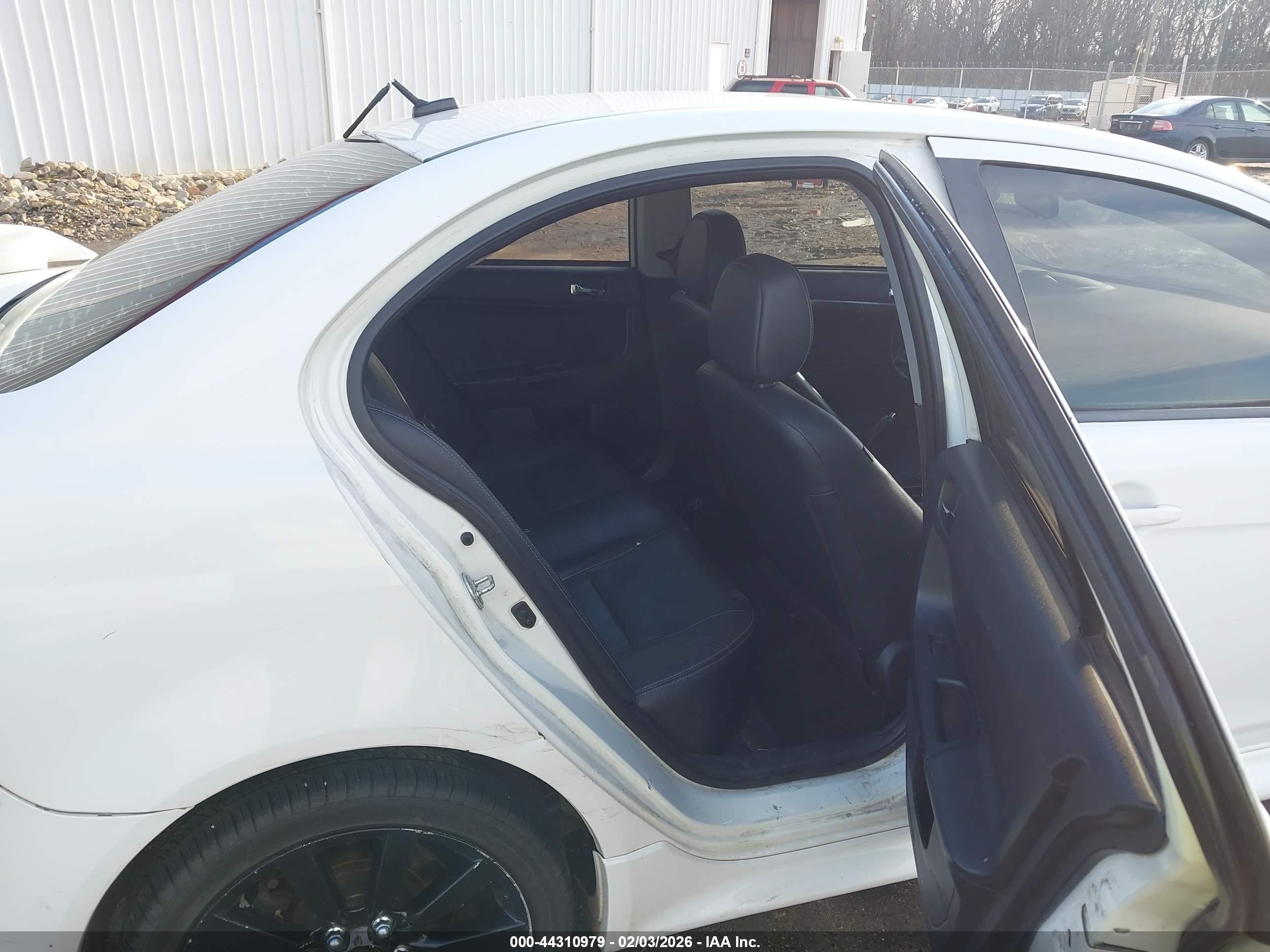 MITSUBISHI LANCER image 8