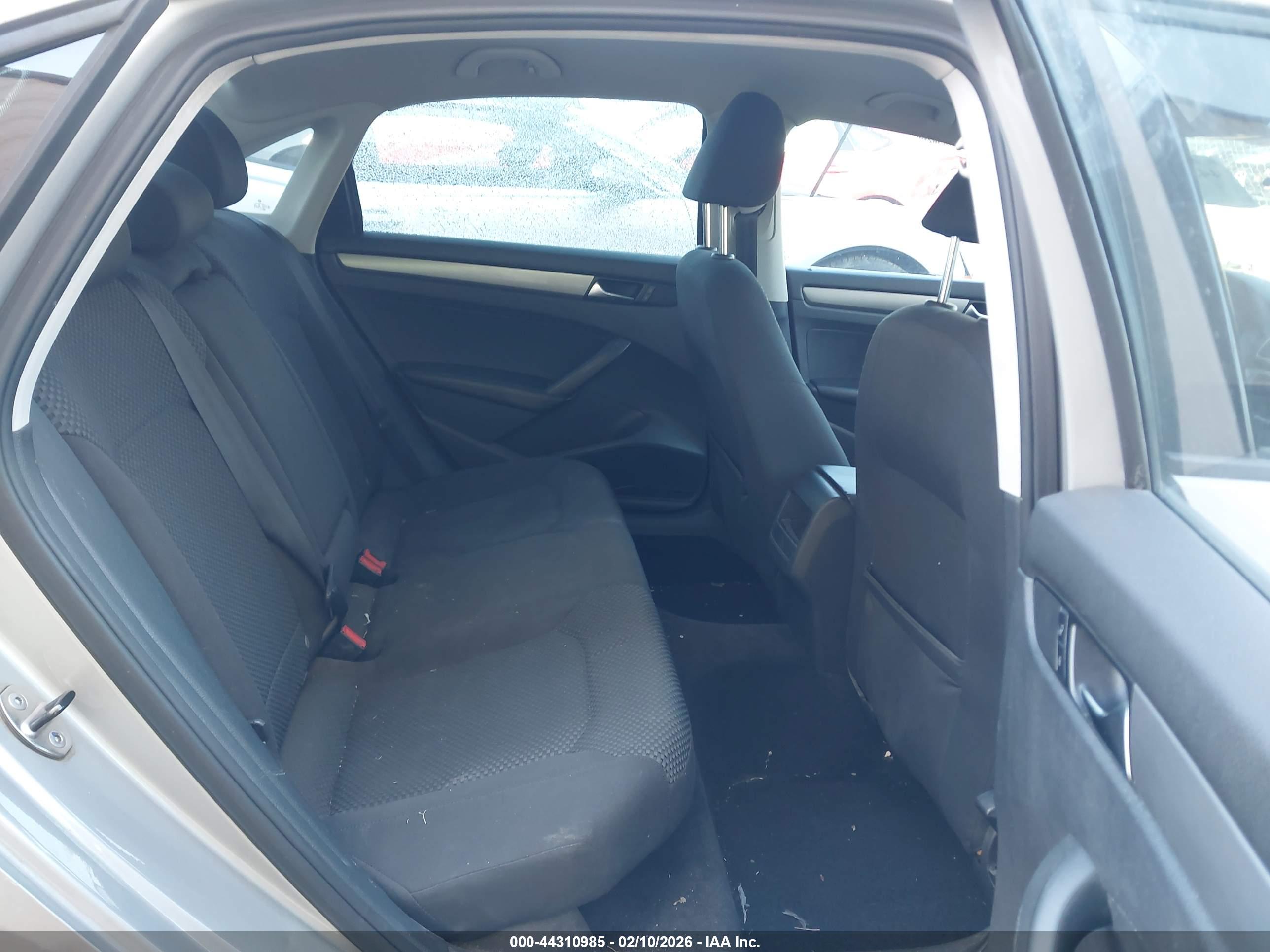 VOLKSWAGEN PASSAT image 8