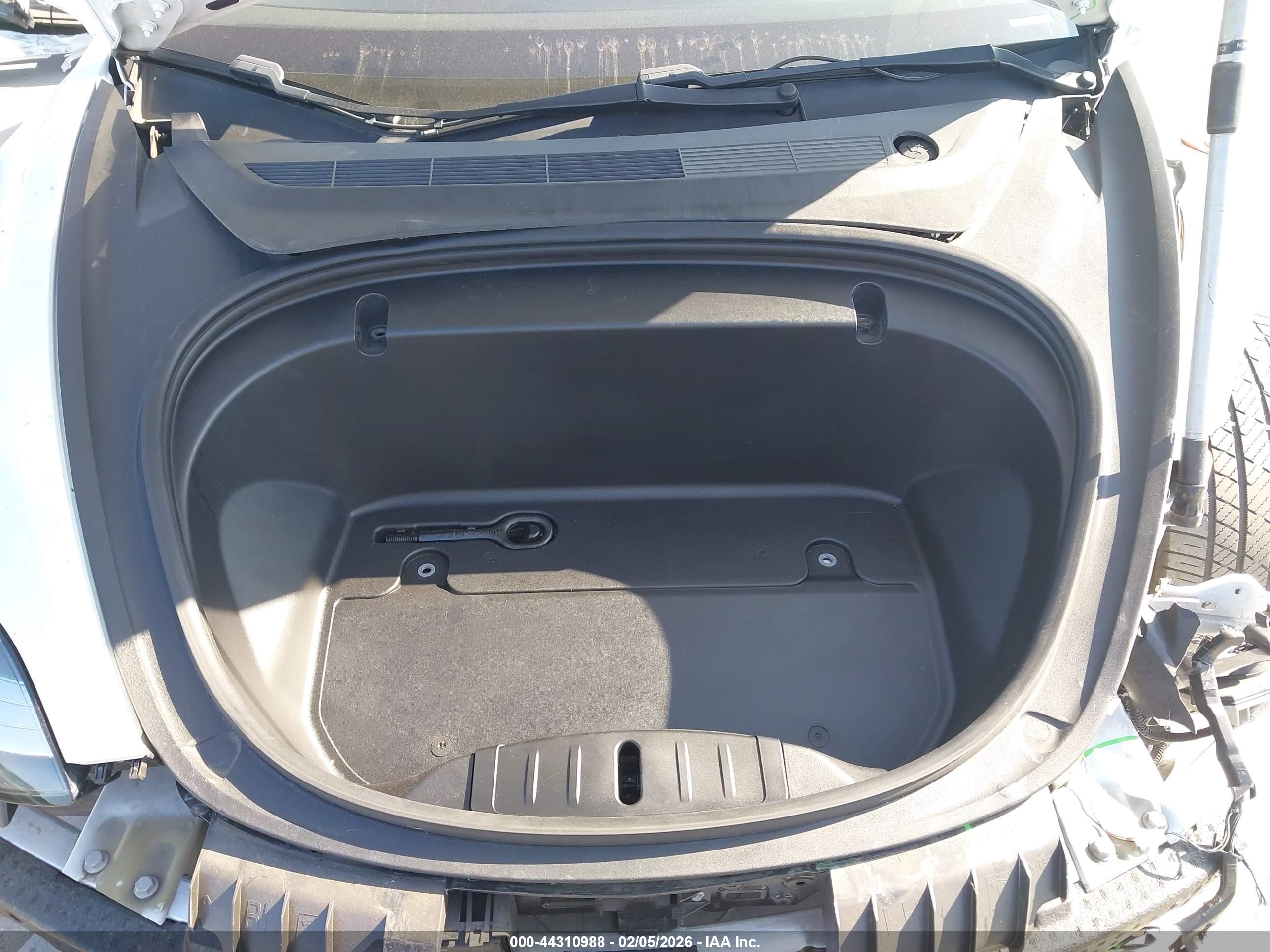 TESLA MODEL image 10