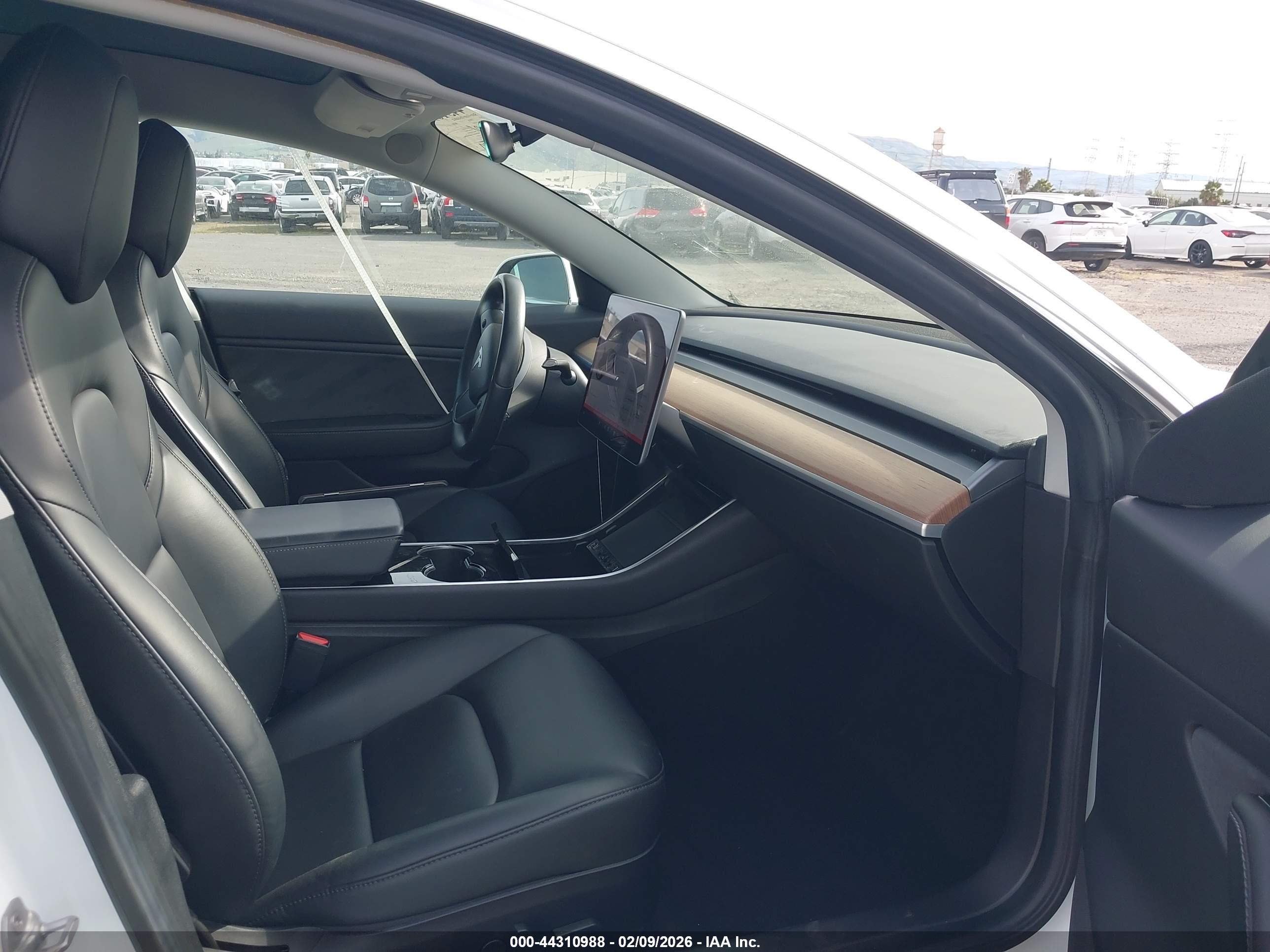 TESLA MODEL image 5