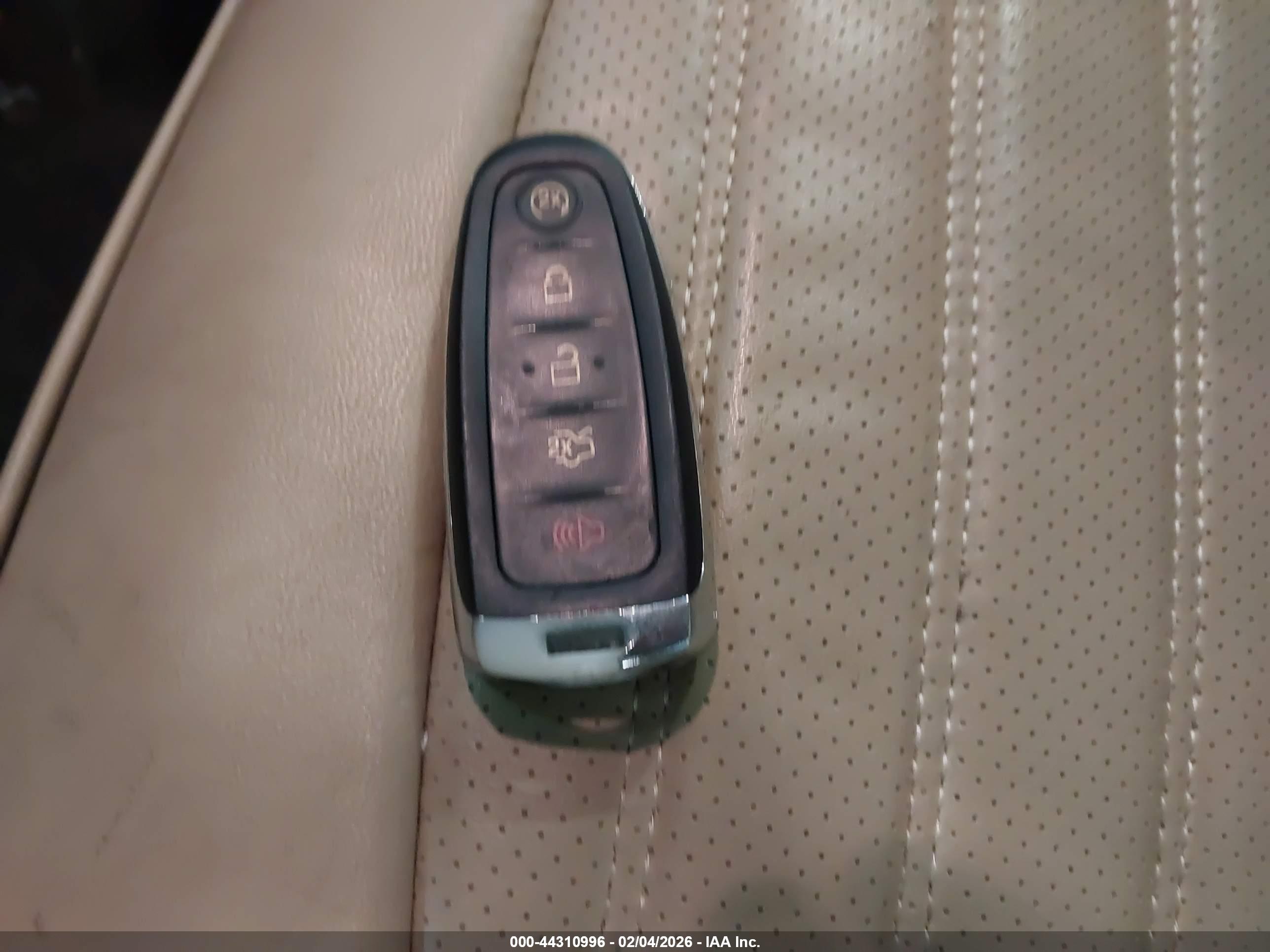 LINCOLN MKS image 11