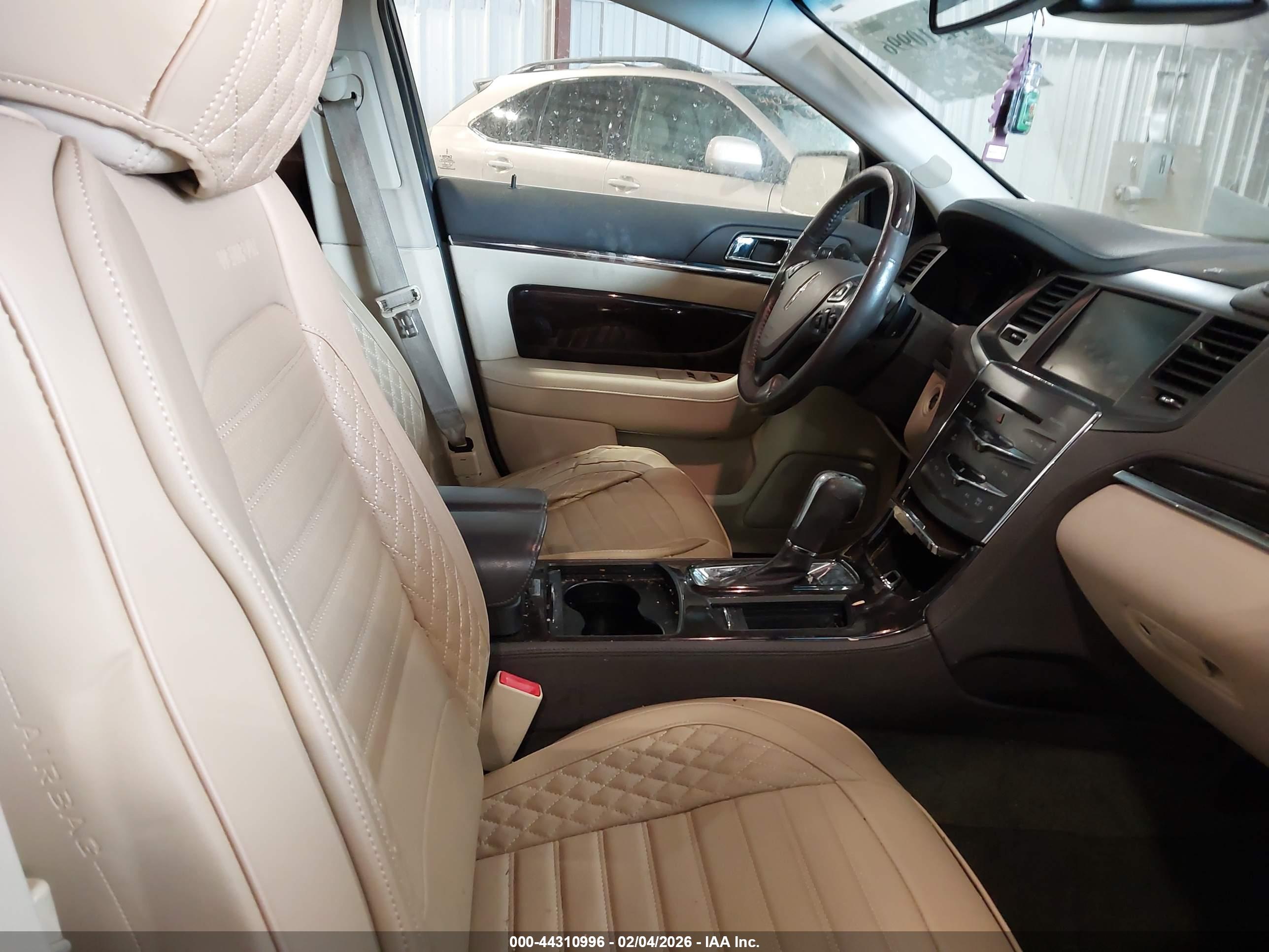 LINCOLN MKS image 5