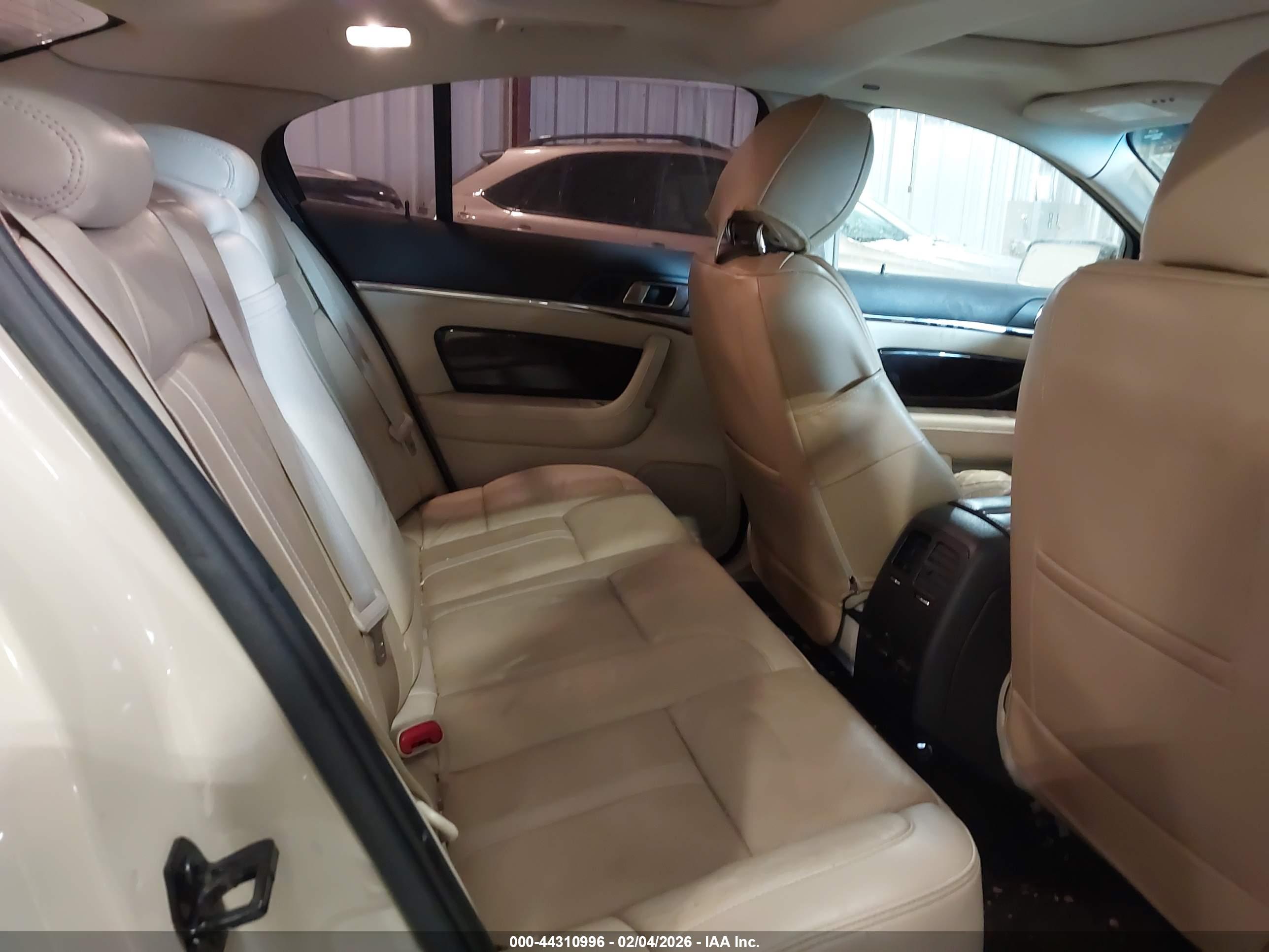 LINCOLN MKS image 8