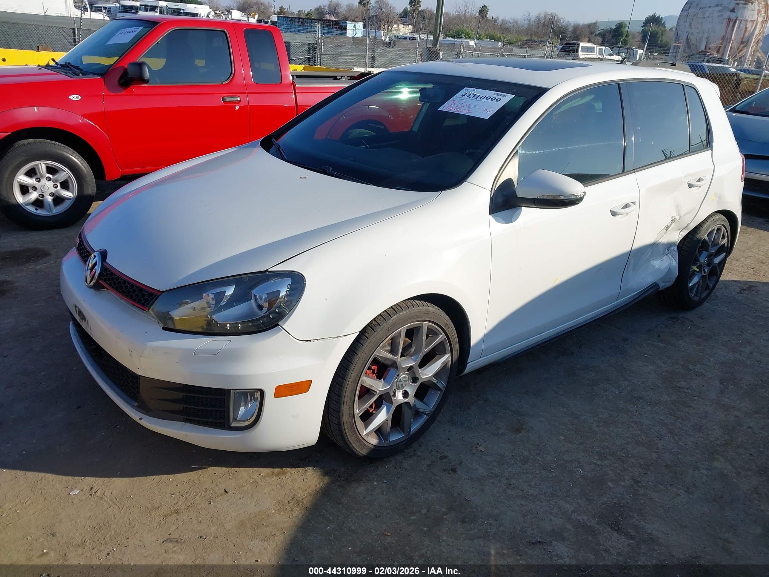 VOLKSWAGEN GTI image 2