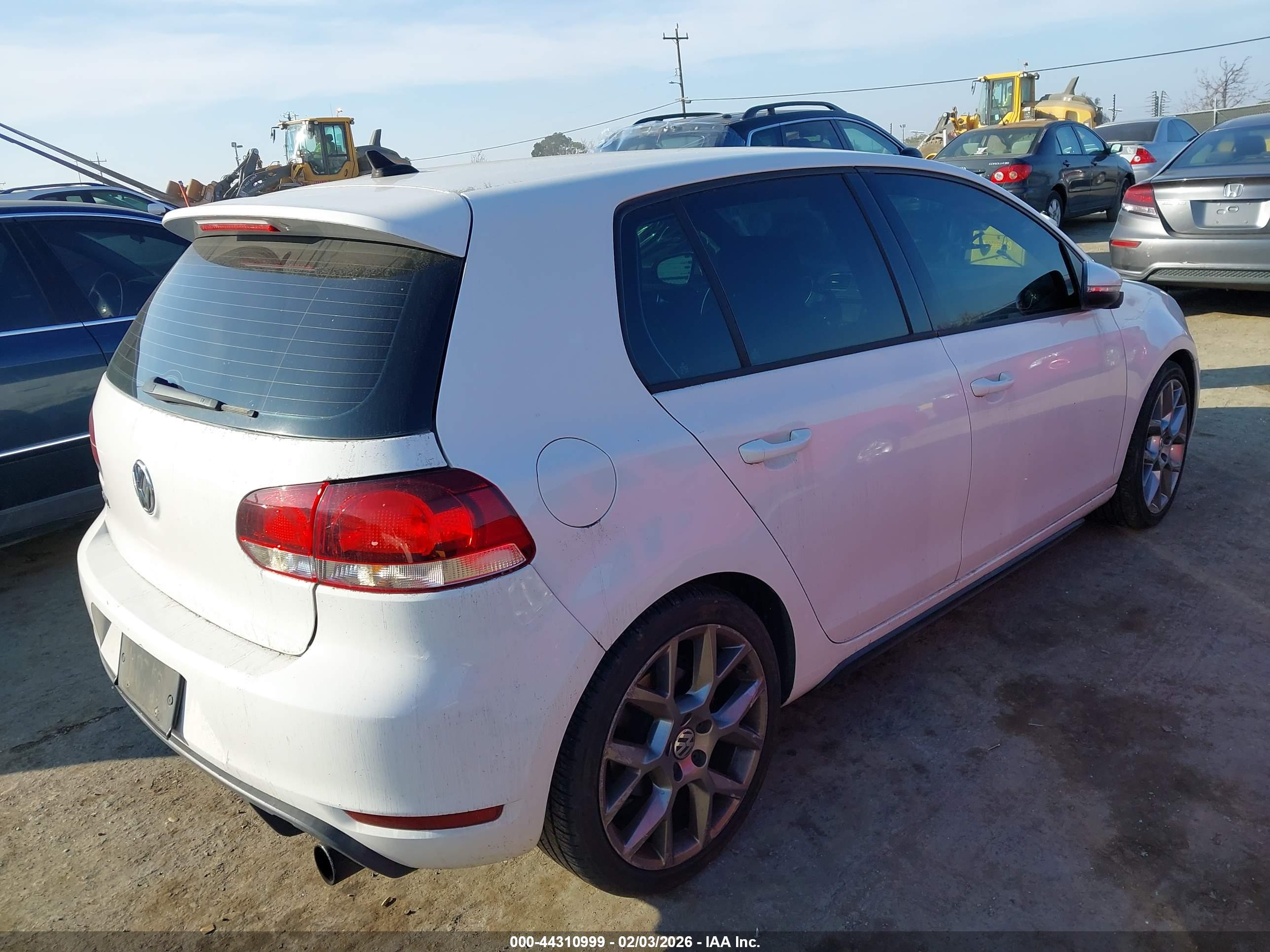 VOLKSWAGEN GTI image 4