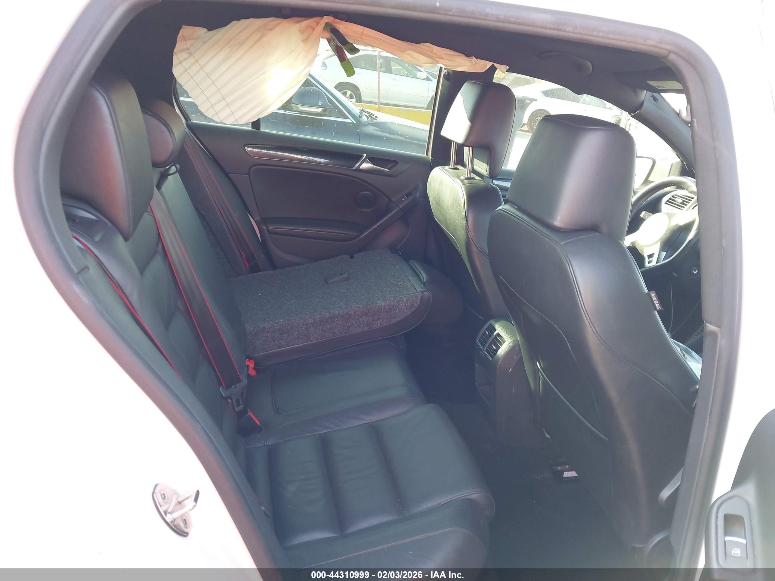 VOLKSWAGEN GTI image 8