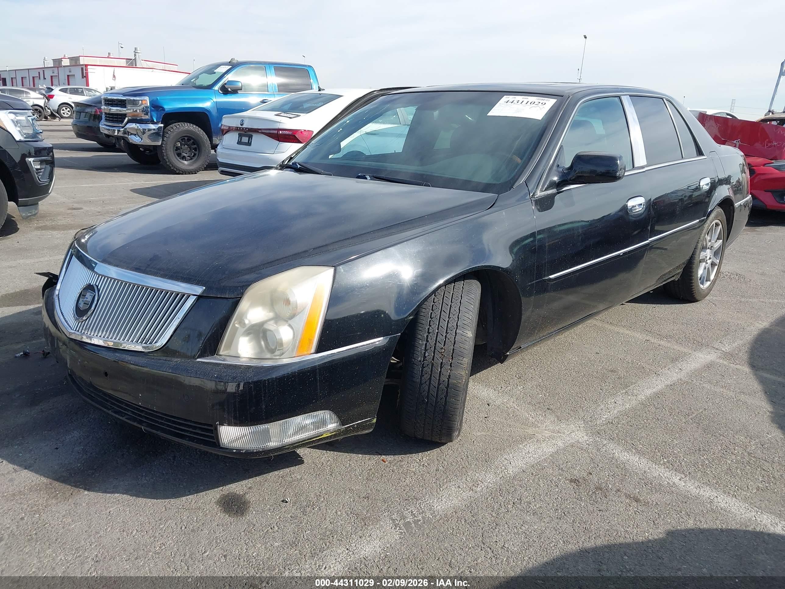 CADILLAC DTS image 2