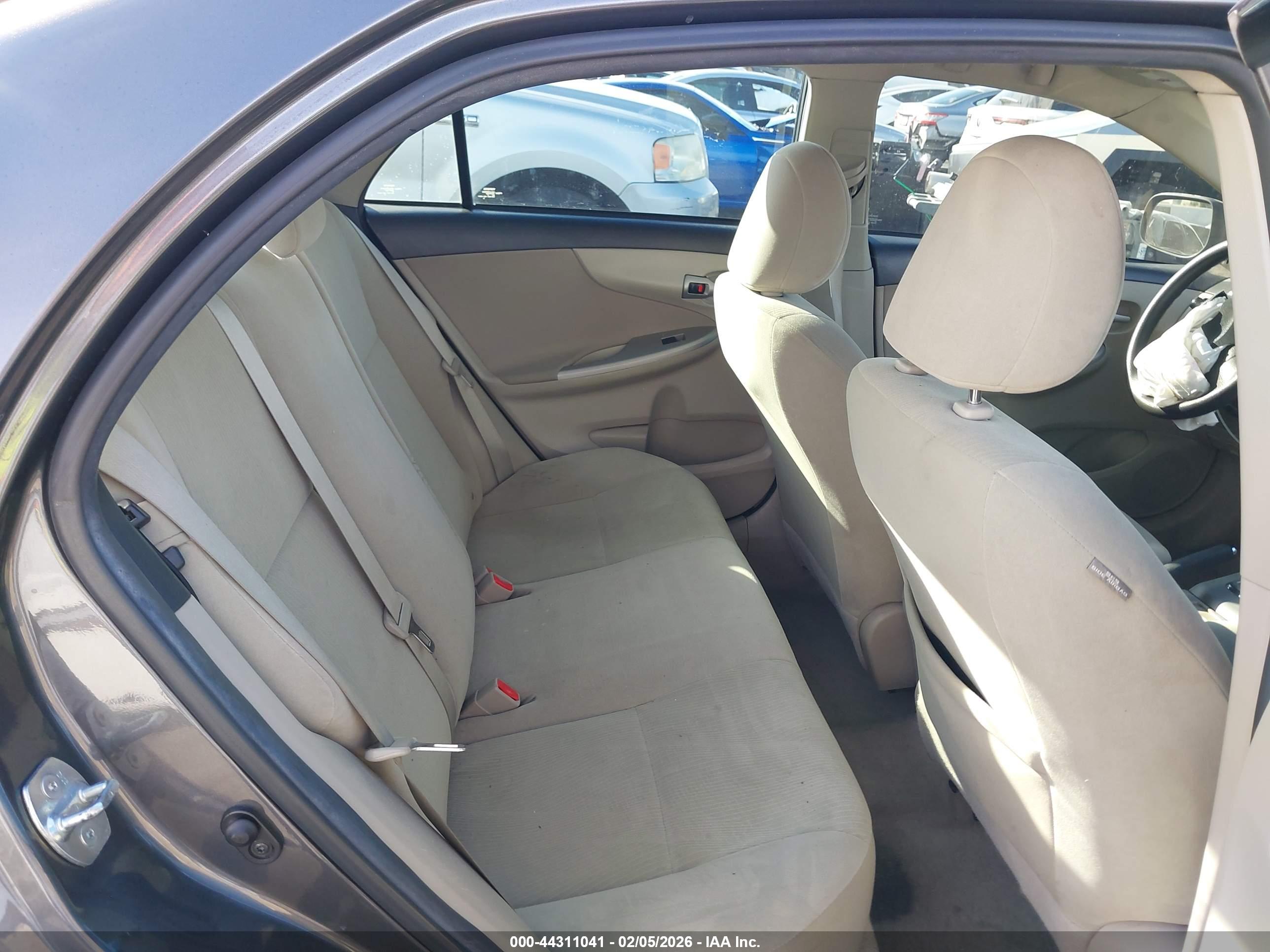 TOYOTA COROLLA image 8