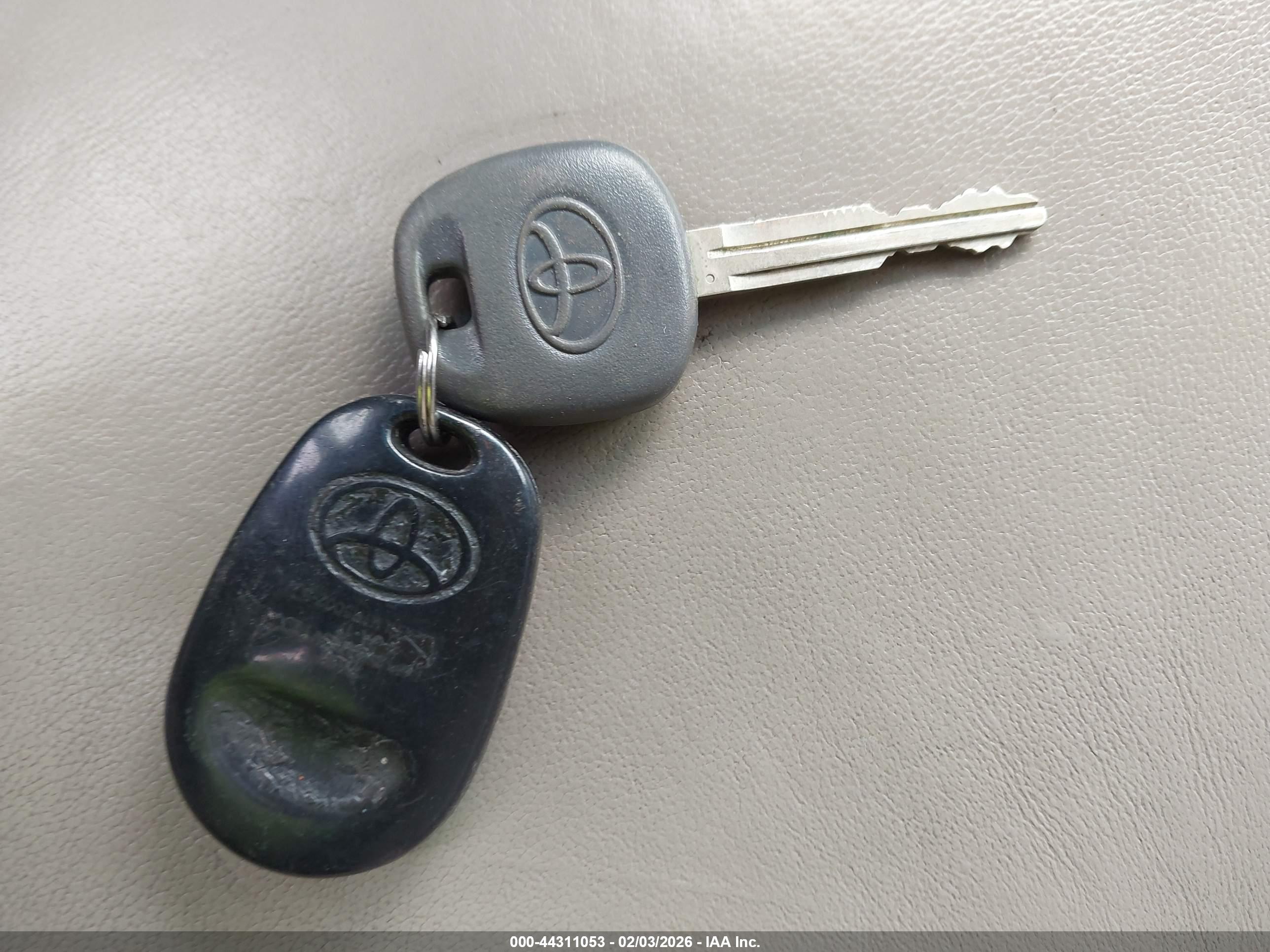 TOYOTA SIENNA image 11