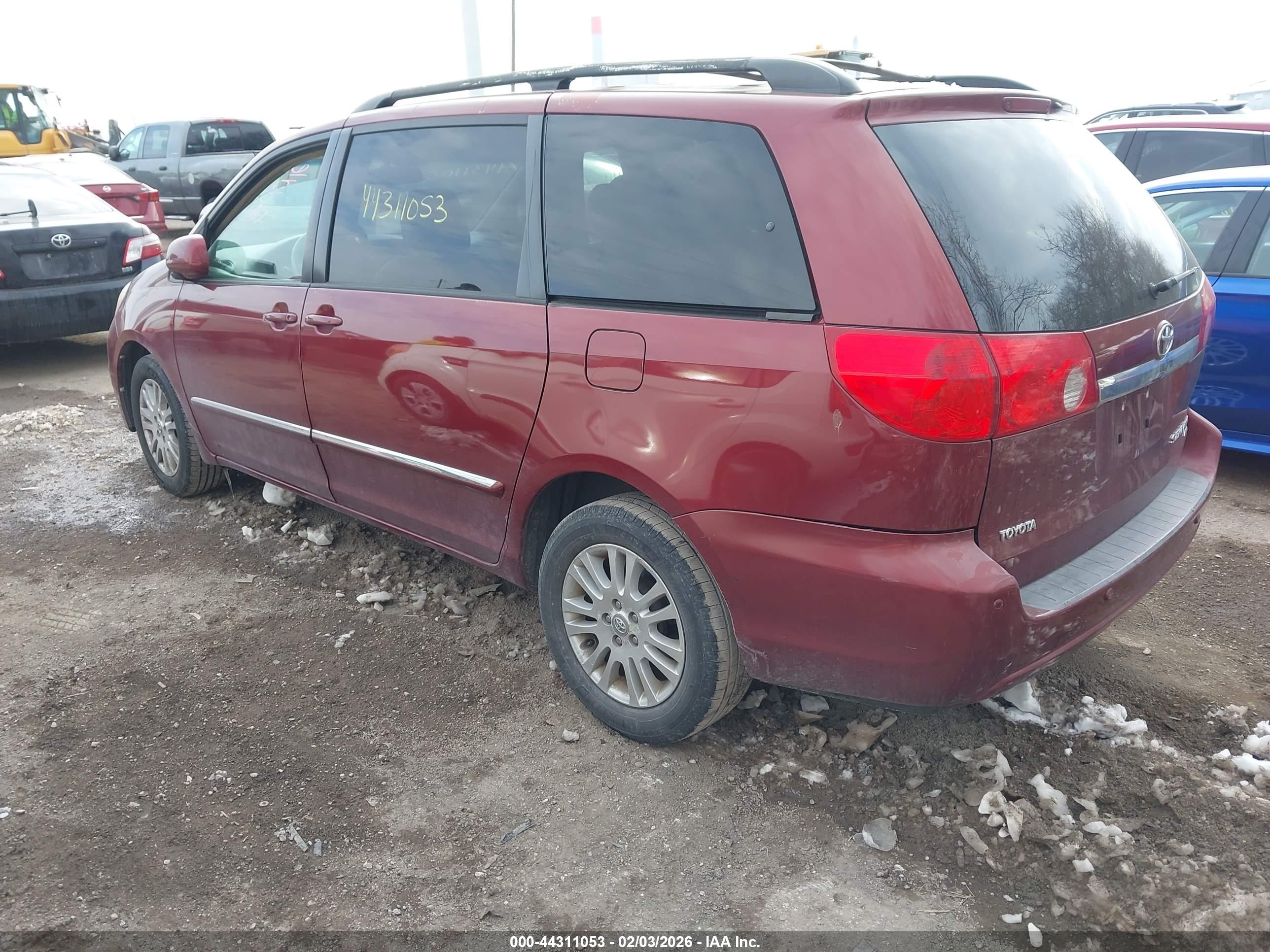 TOYOTA SIENNA image 3