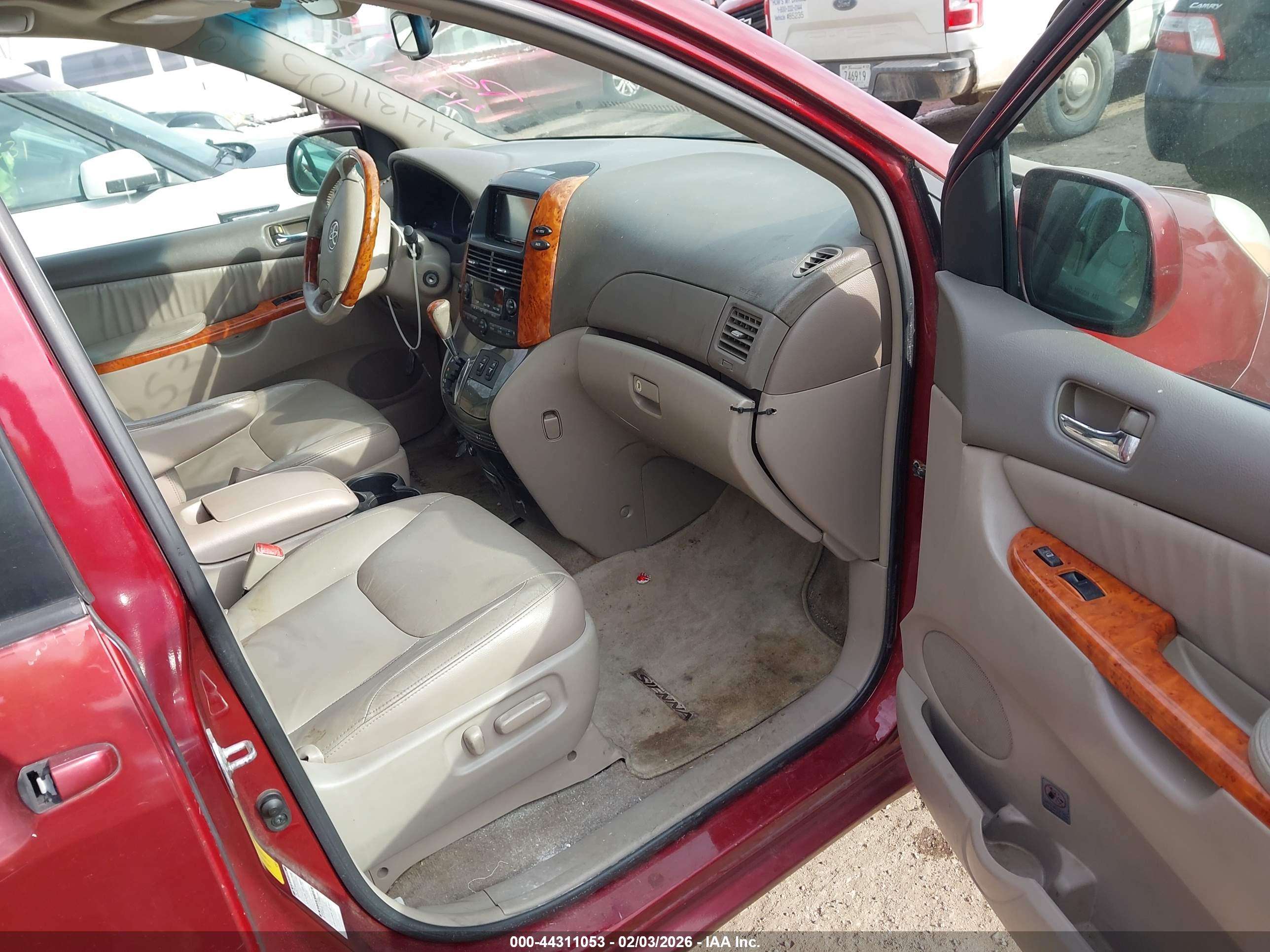 TOYOTA SIENNA image 5