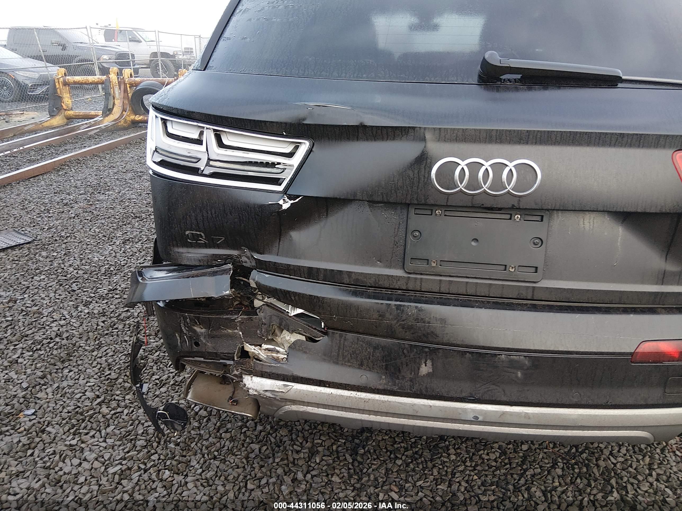 AUDI Q7 image 6