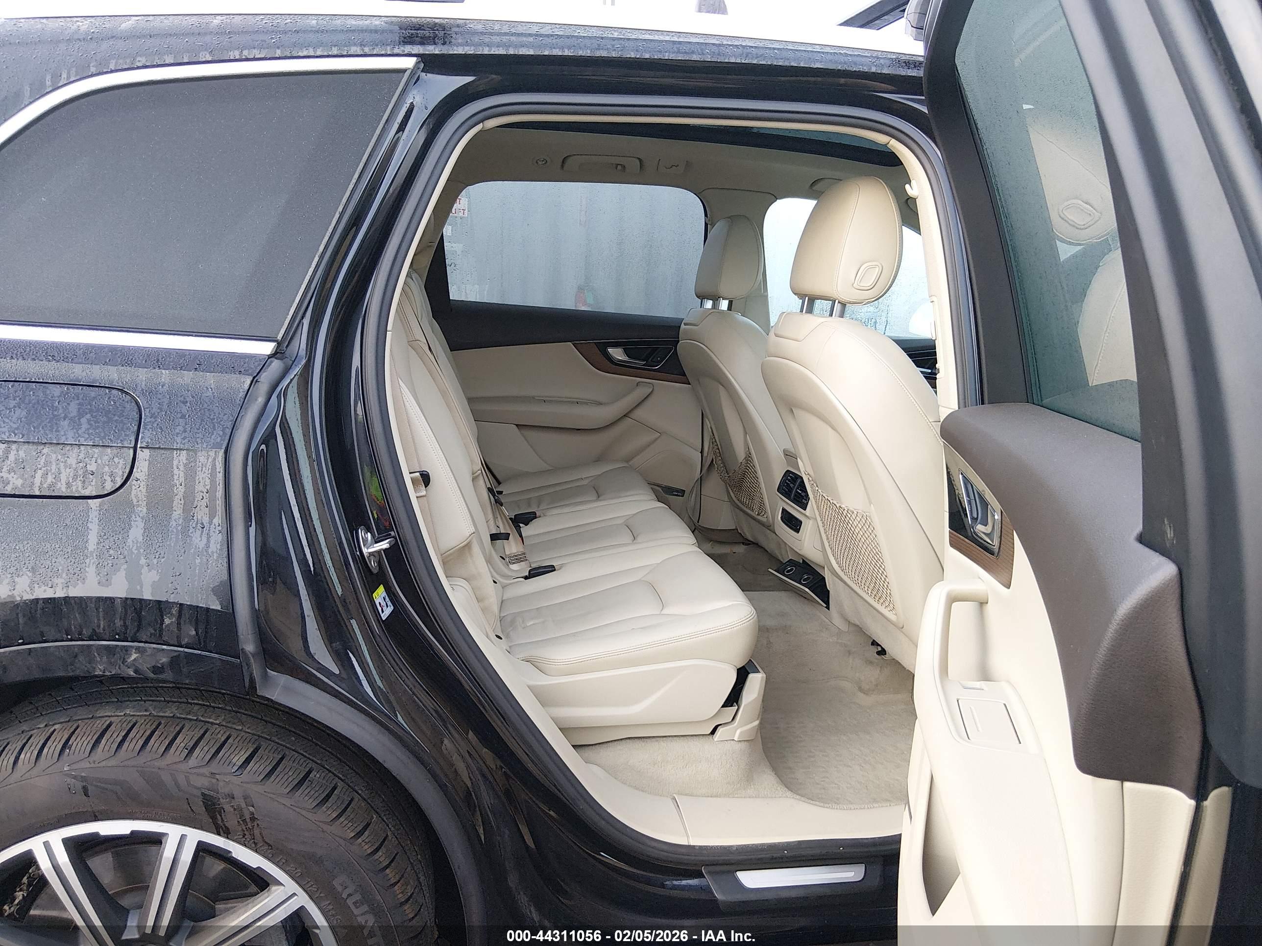 AUDI Q7 image 8
