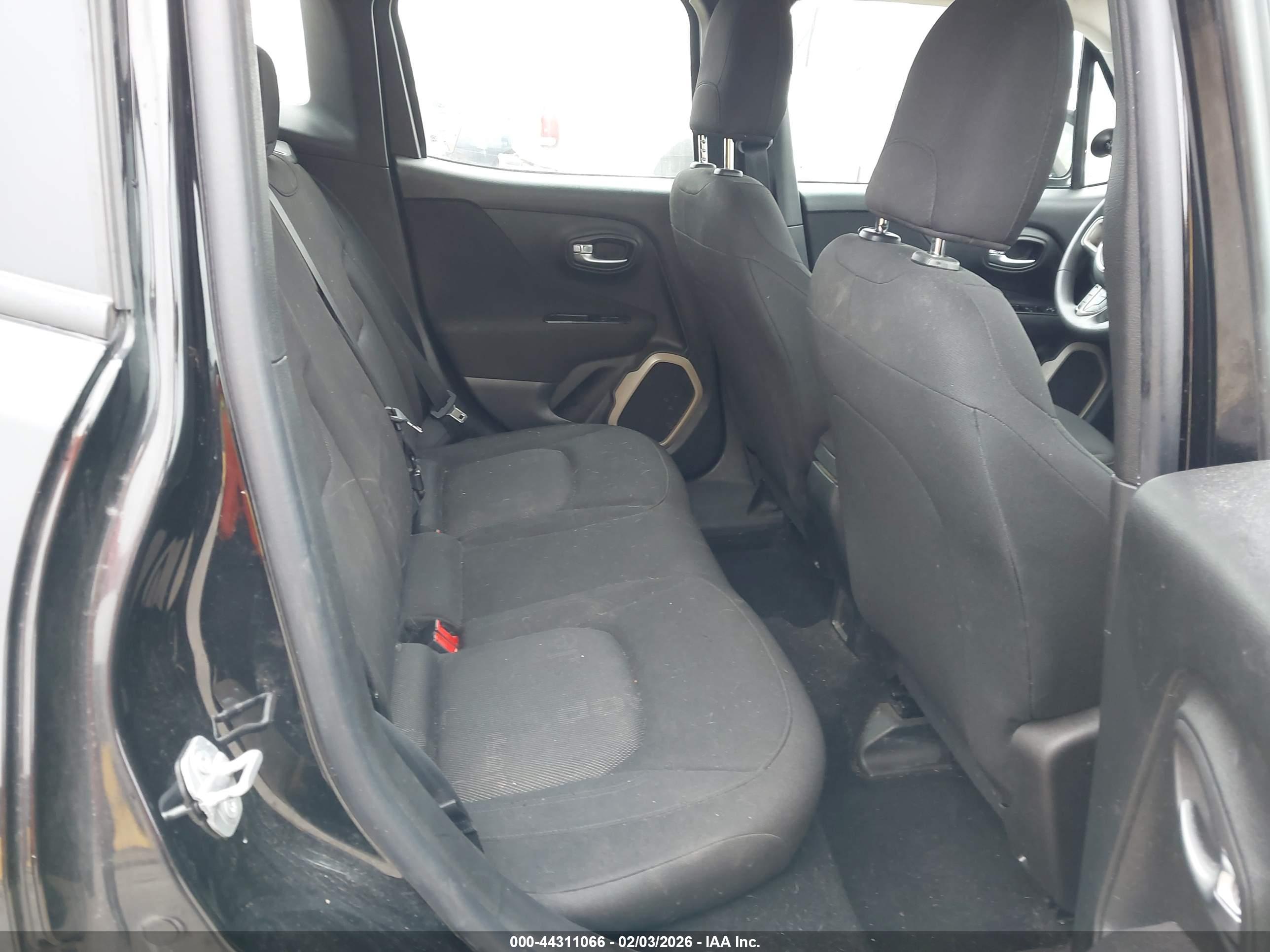 JEEP RENEGADE image 8