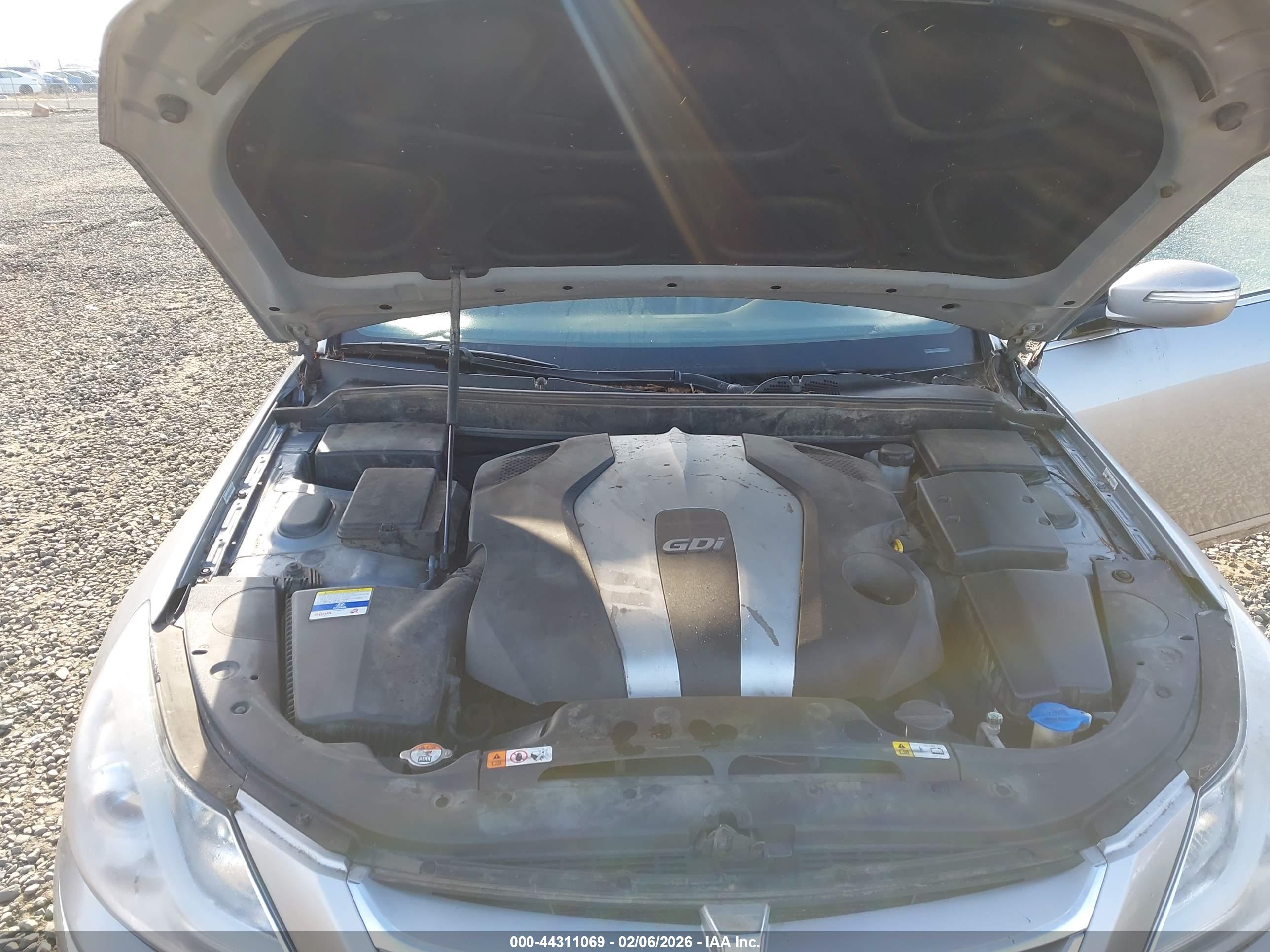 HYUNDAI GENESIS image 10