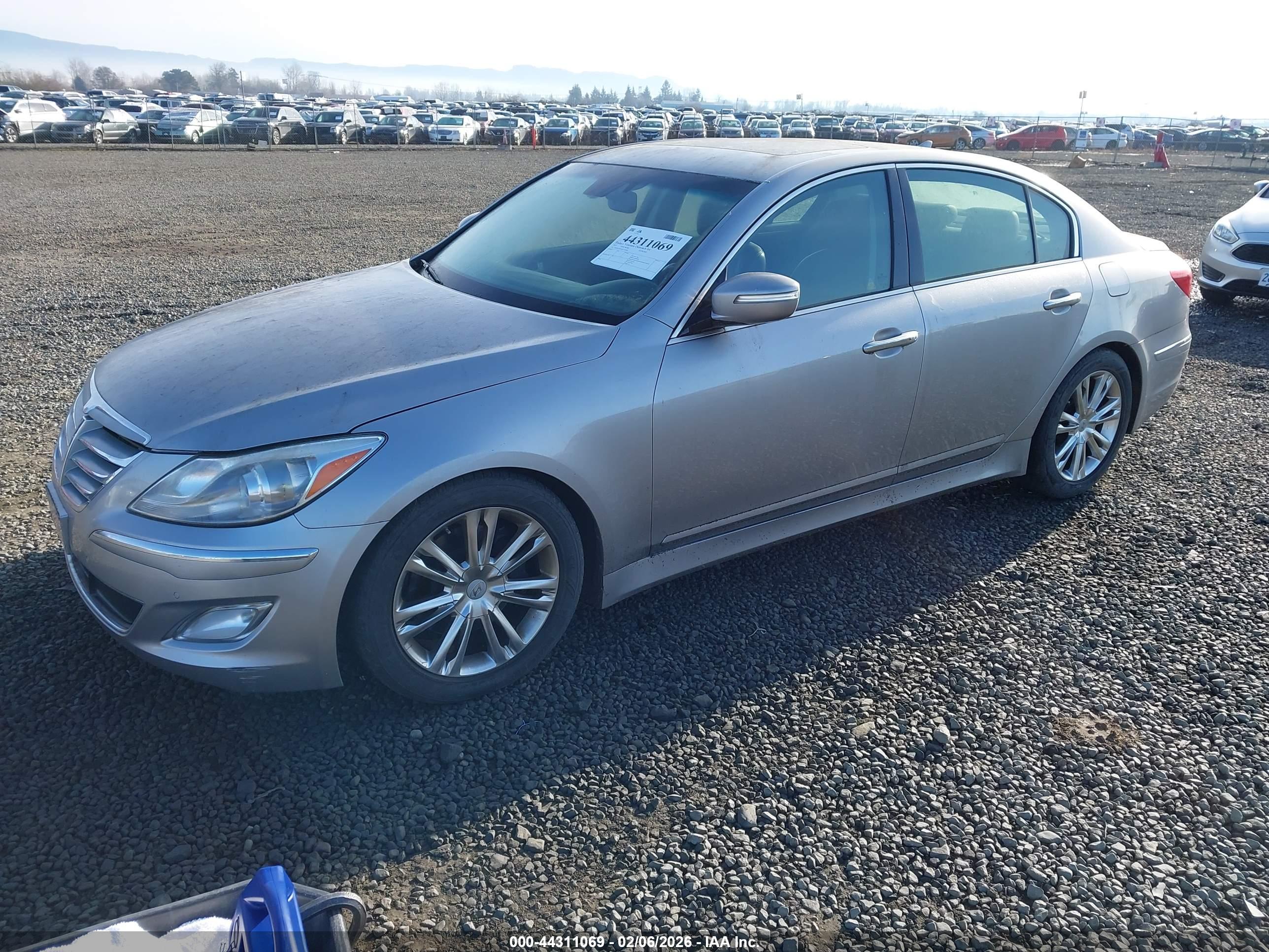 HYUNDAI GENESIS image 2