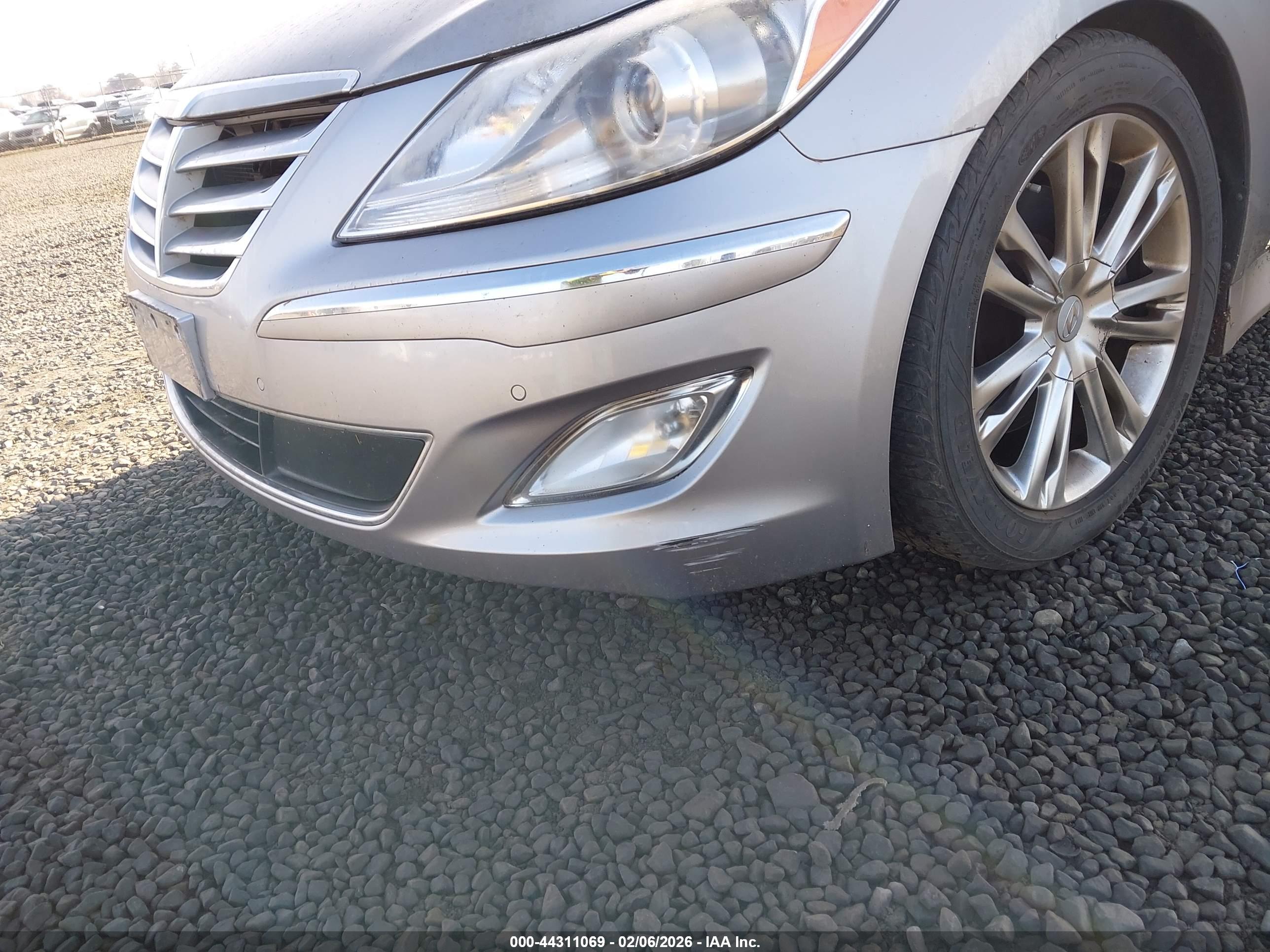 HYUNDAI GENESIS image 6