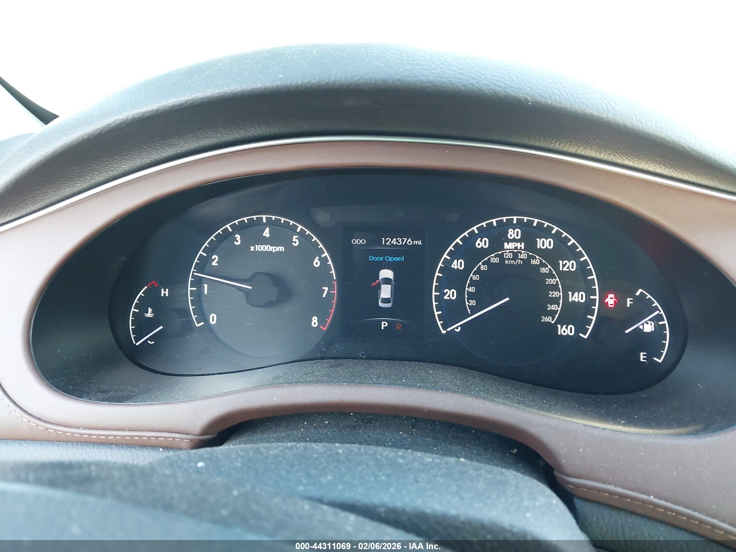 HYUNDAI GENESIS image 7