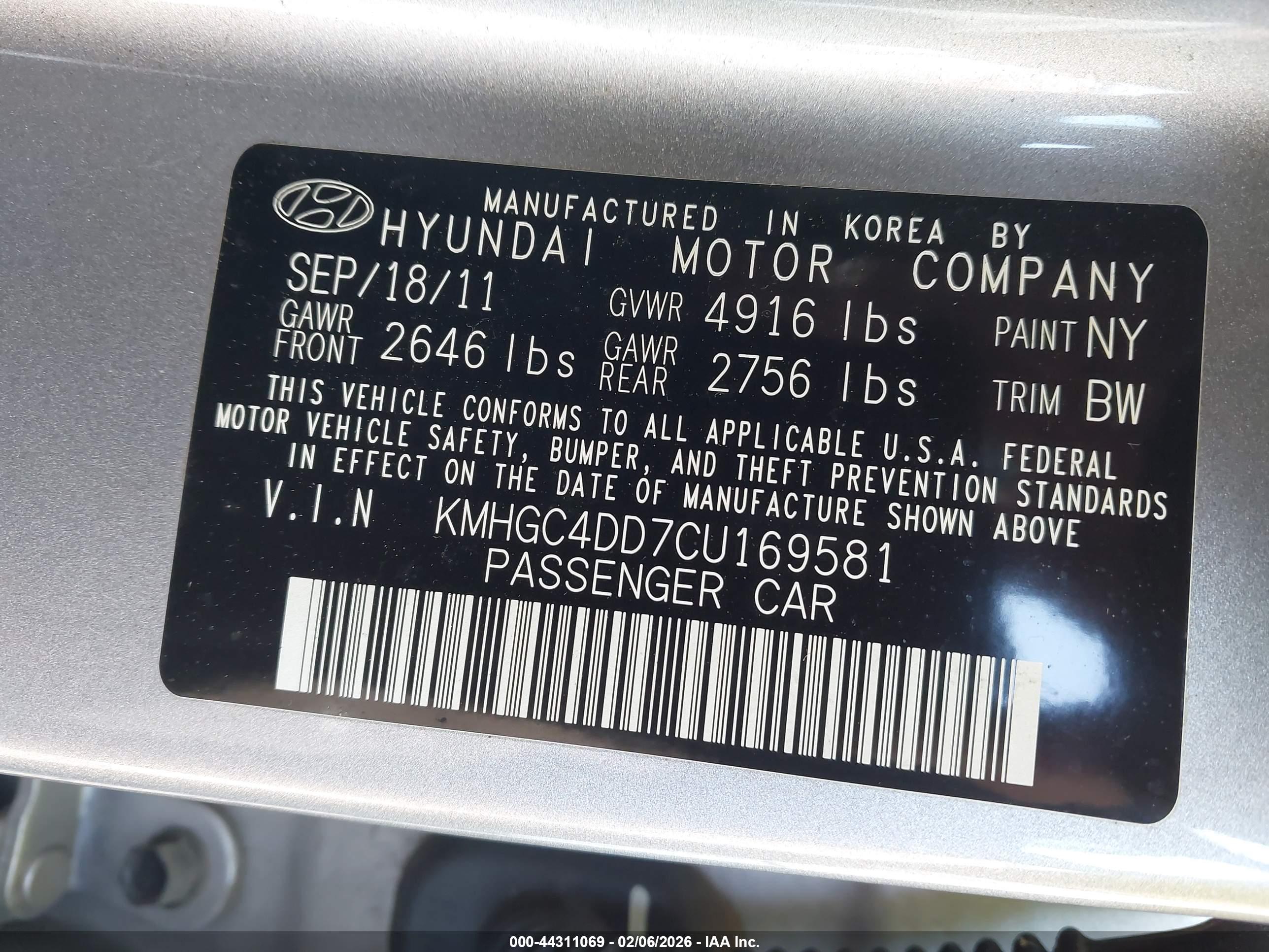 HYUNDAI GENESIS image 9