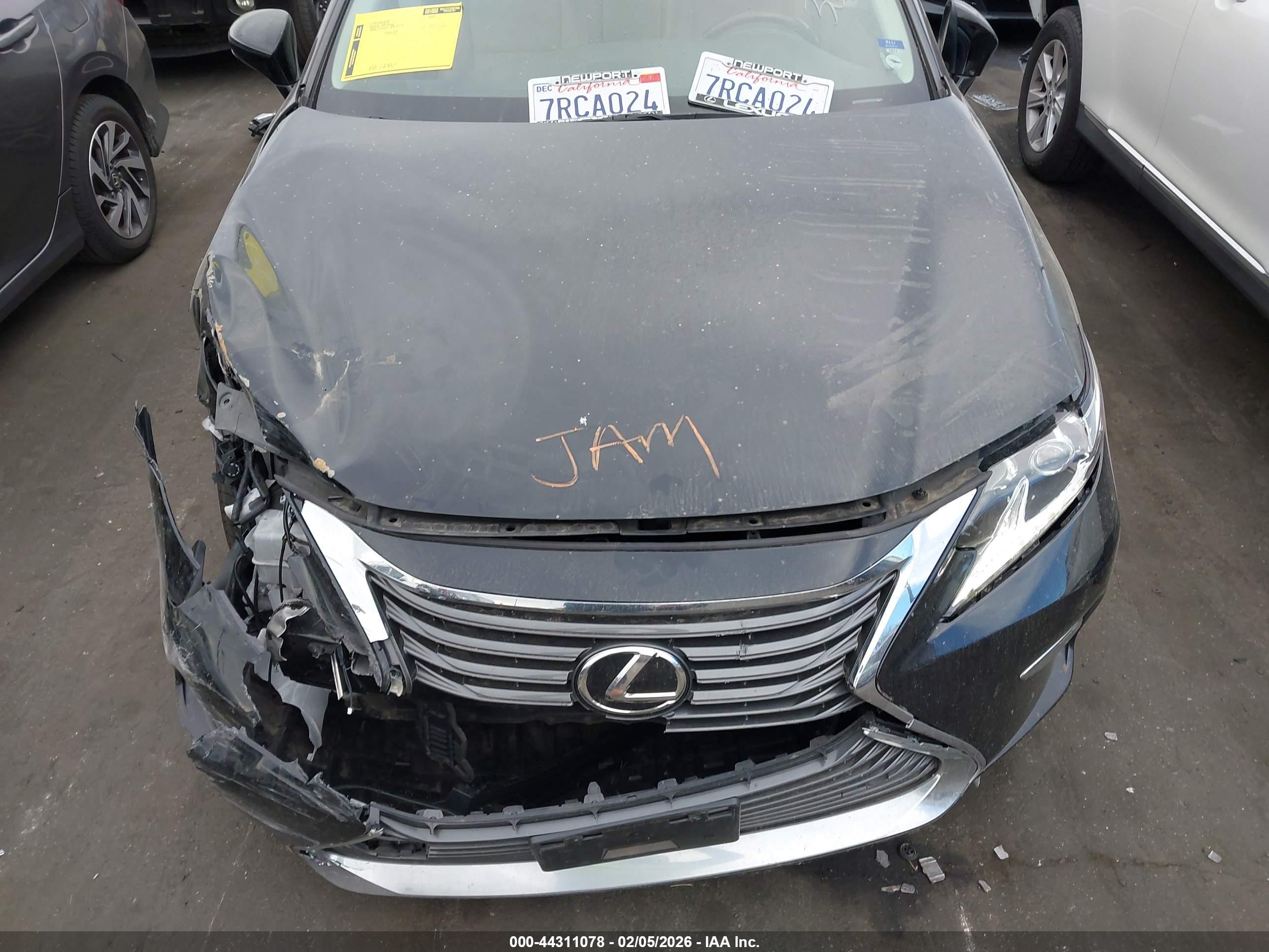 LEXUS ES image 10