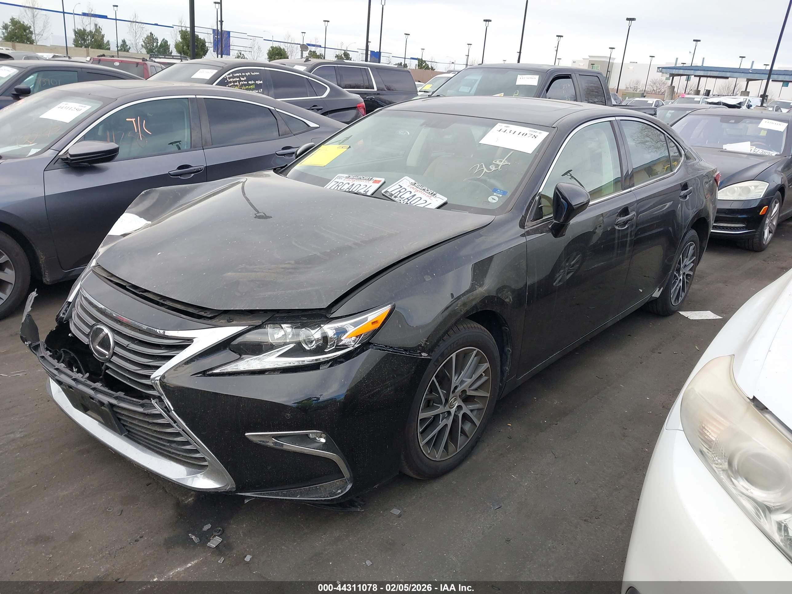 LEXUS ES image 2