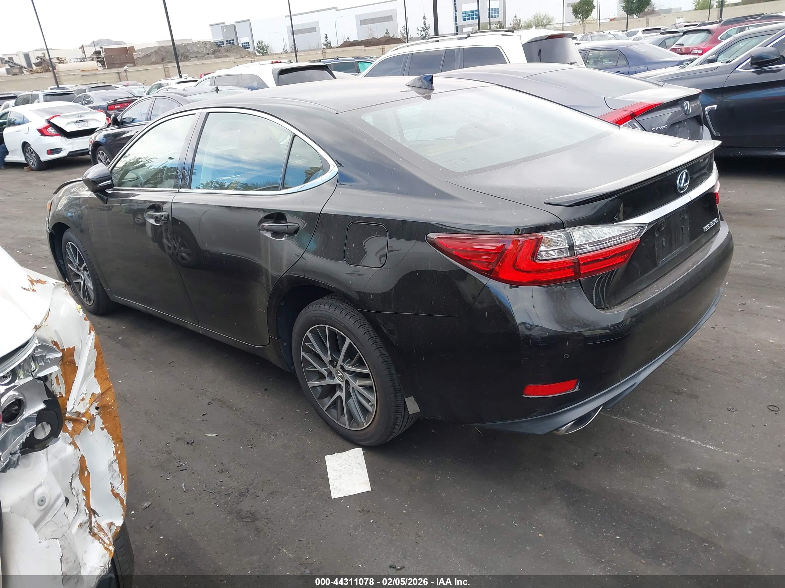 LEXUS ES image 3