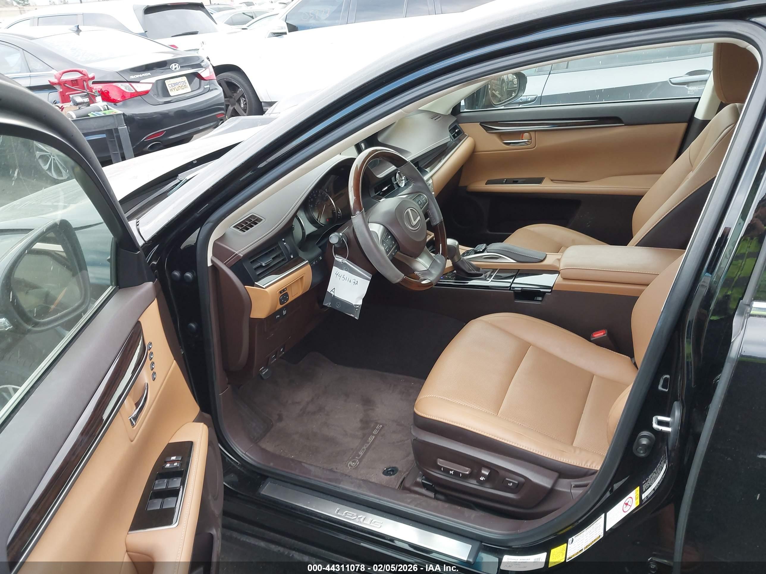 LEXUS ES image 5