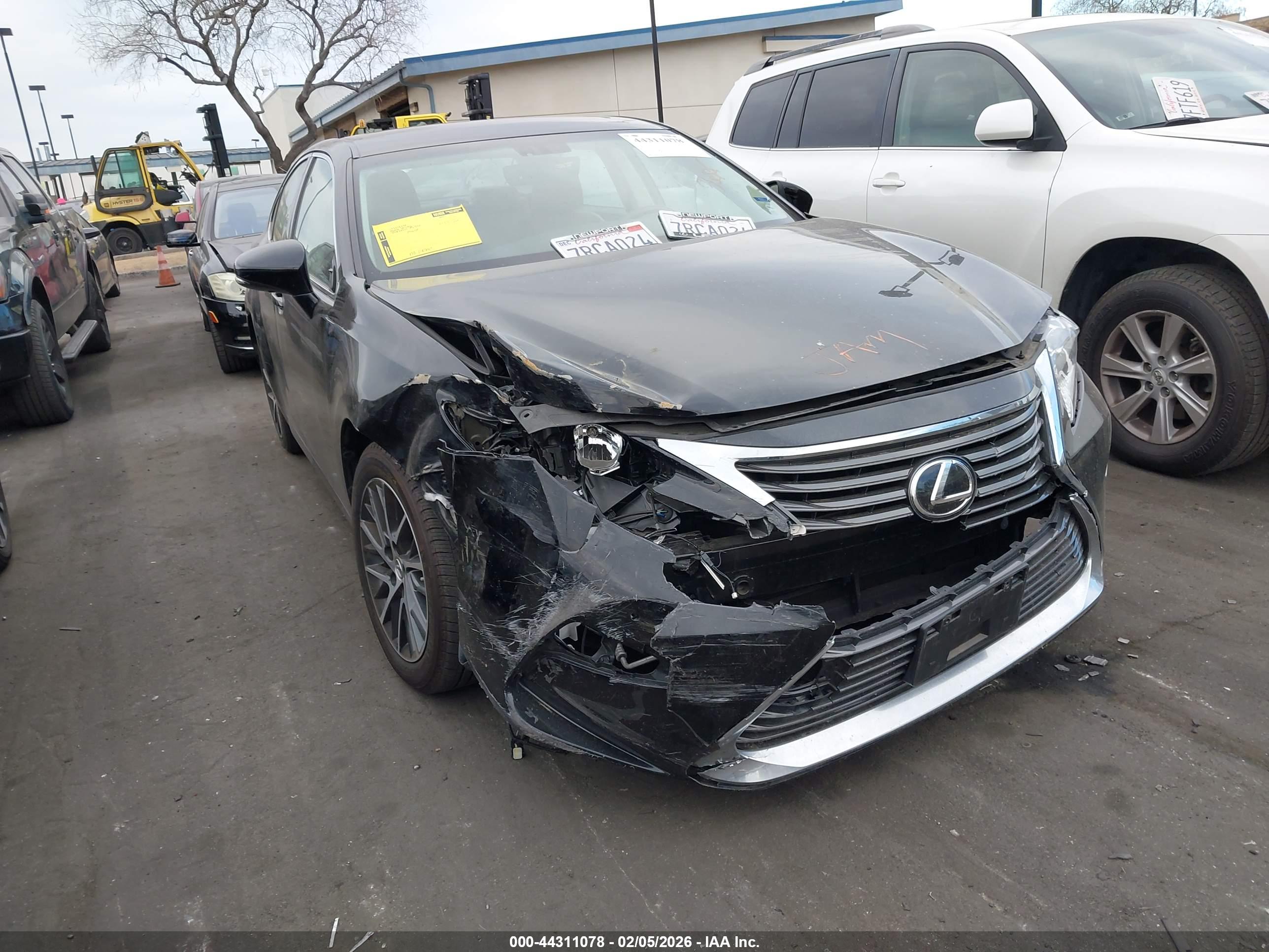 LEXUS ES image 6