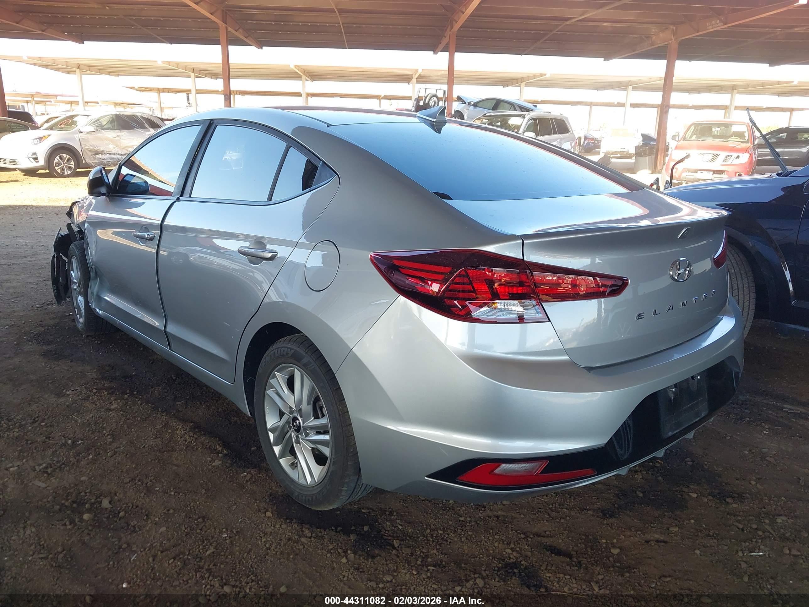 HYUNDAI ELANTRA image 3