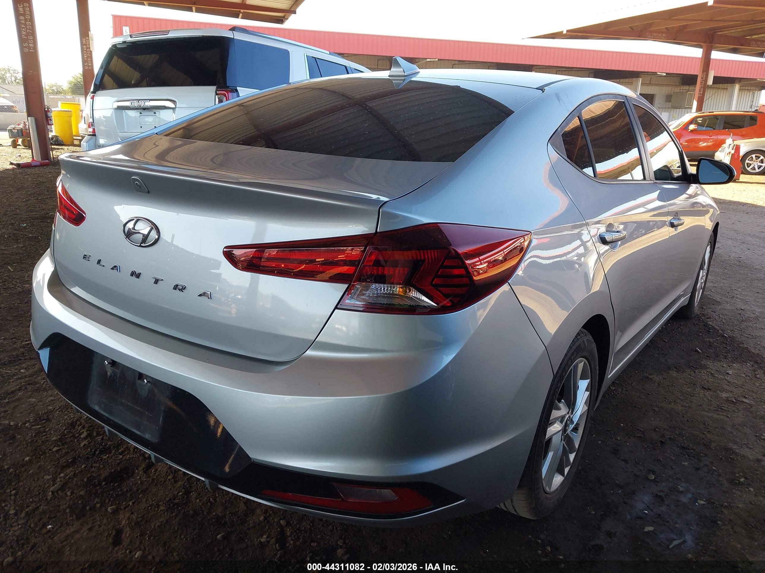 HYUNDAI ELANTRA image 4