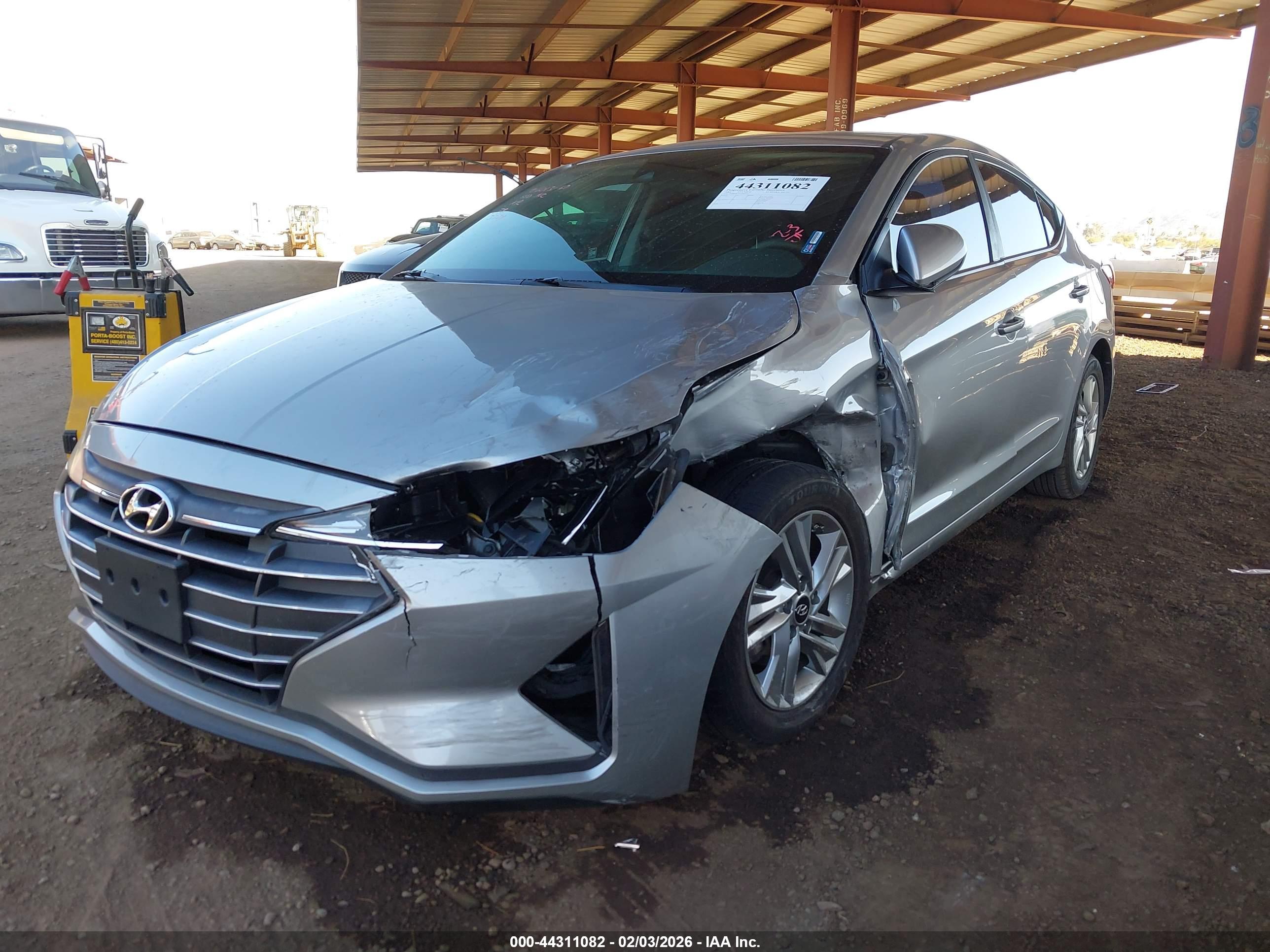 HYUNDAI ELANTRA image 6